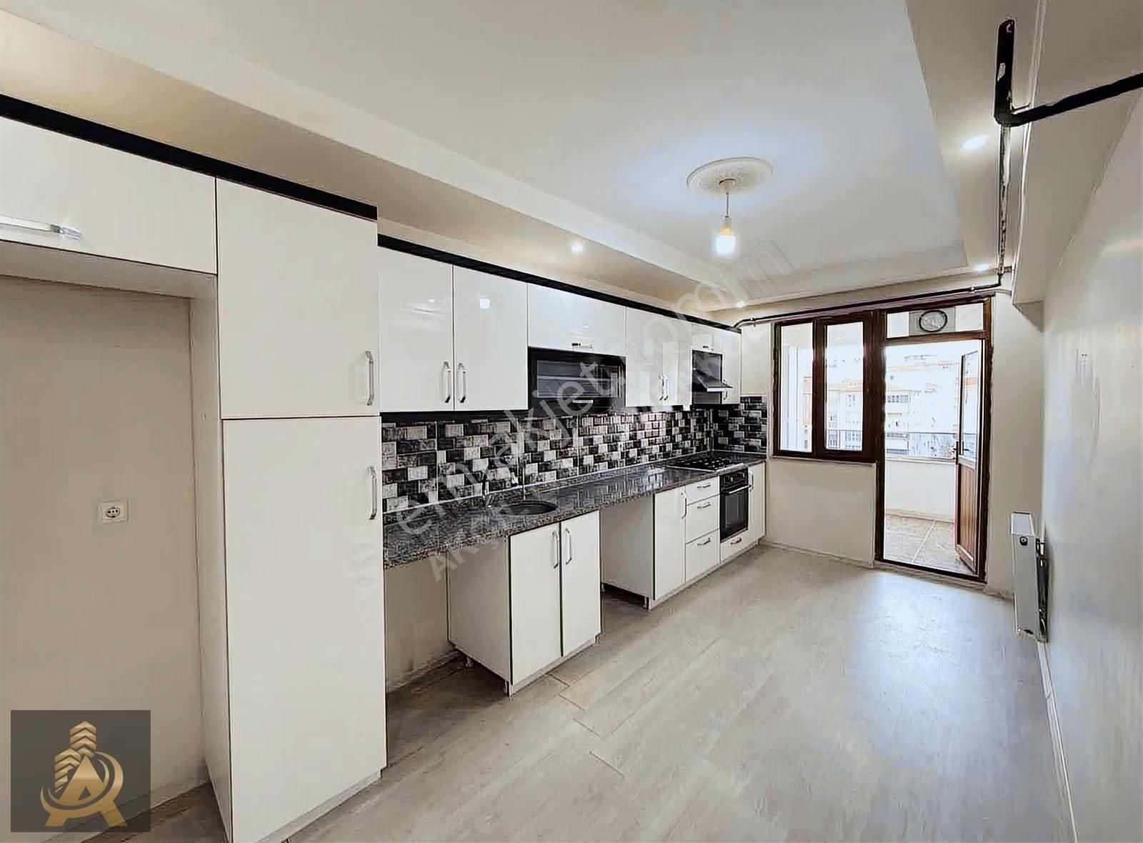Akçil'den \ Satılık Cadde Cephe 134m2 Ara Kat İskanlı 3+1 Daire - Görsel 16