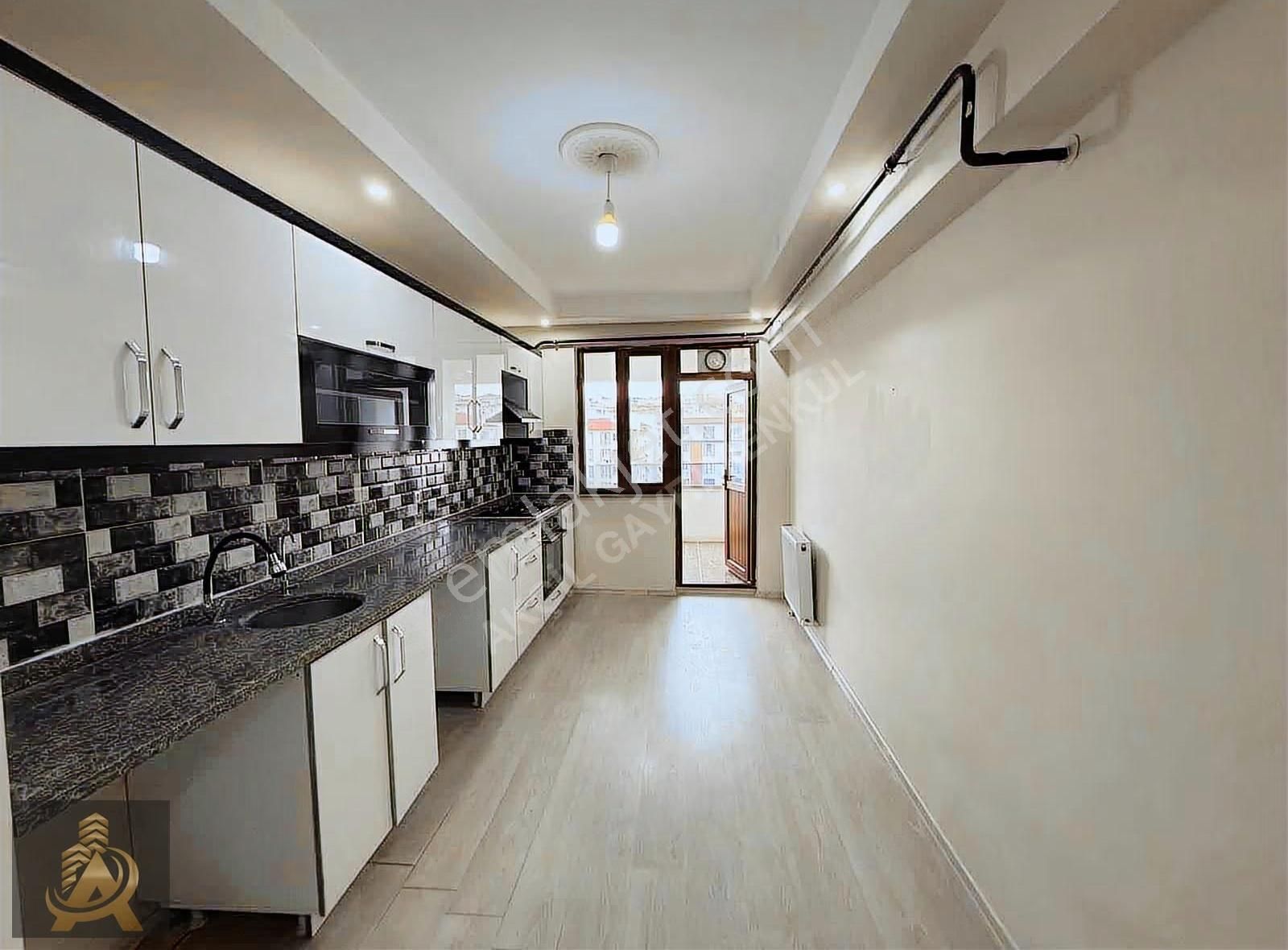 Akçil'den \ Satılık Cadde Cephe 134m2 Ara Kat İskanlı 3+1 Daire - Görsel 5