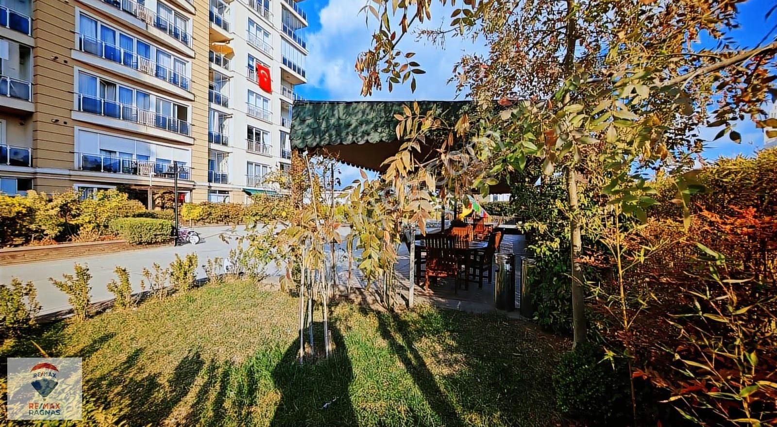 Taşdelen Corner Town Sitesinde Kiralık 1+1 Daire