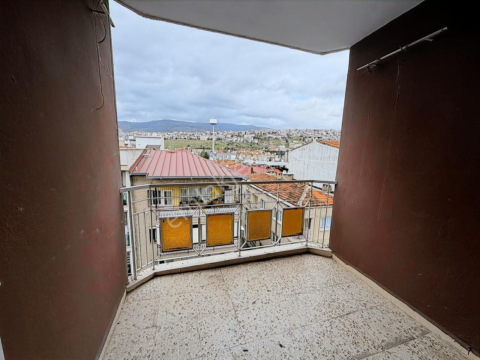 Bornova Ergene Mahallesi'nde Kiralık 3+1 Daire - Görsel 8