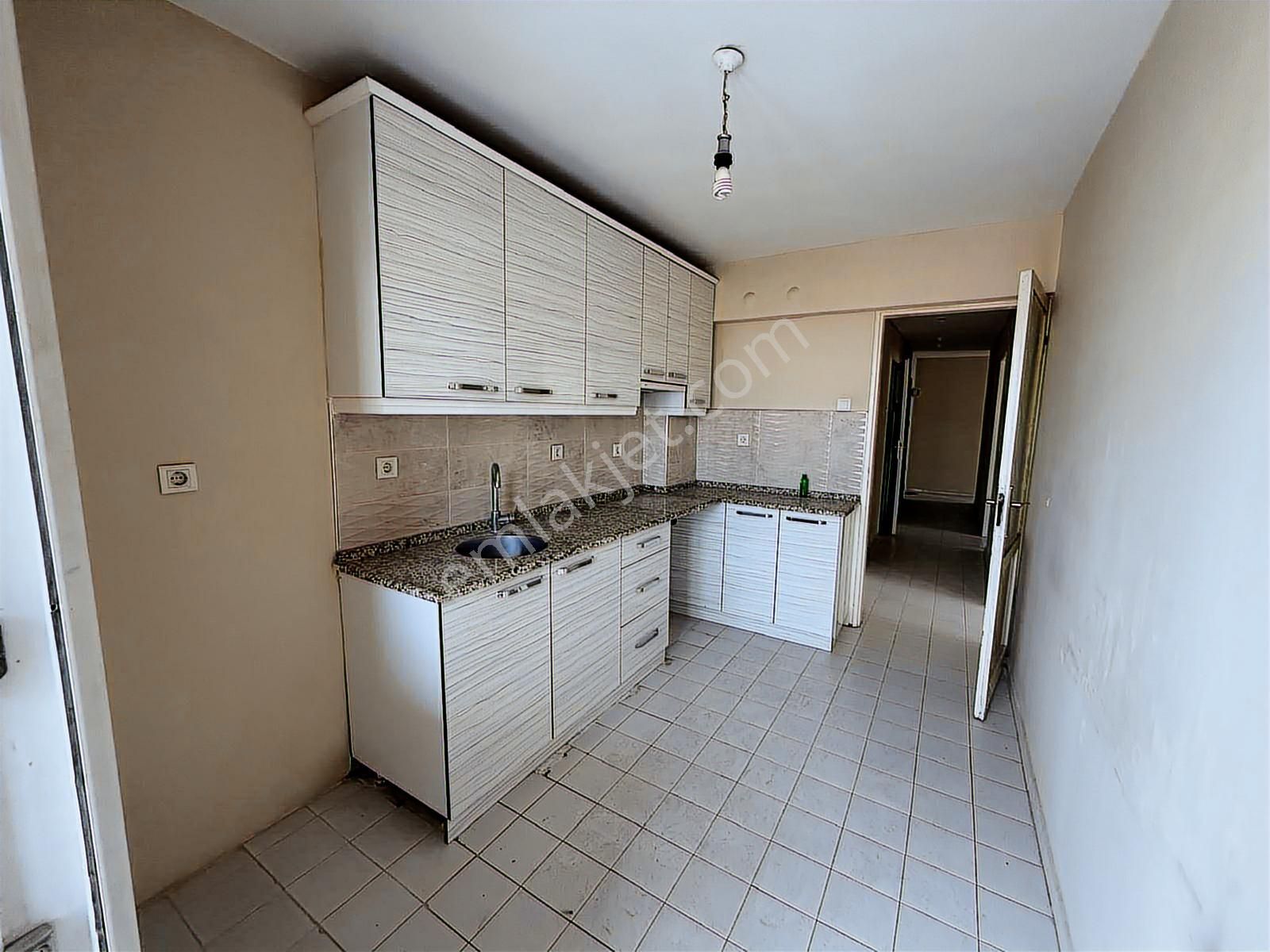 Bornova Ergene Mahallesi'nde Kiralık 3+1 Daire - Görsel 16