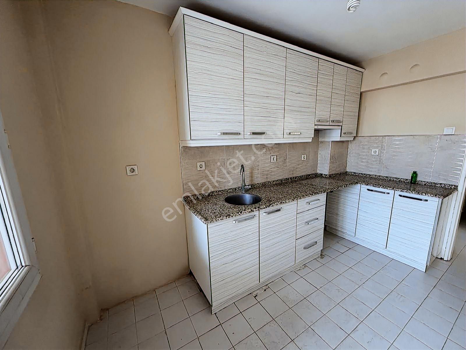 Bornova Ergene Mahallesi'nde Kiralık 3+1 Daire - Görsel 2