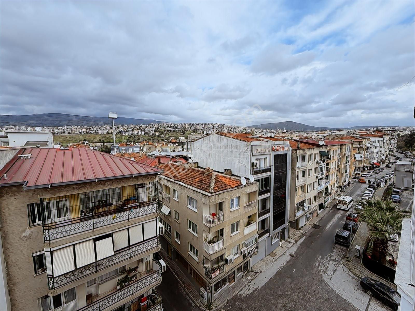 Bornova Ergene Mahallesi'nde Kiralık 3+1 Daire - Görsel 1