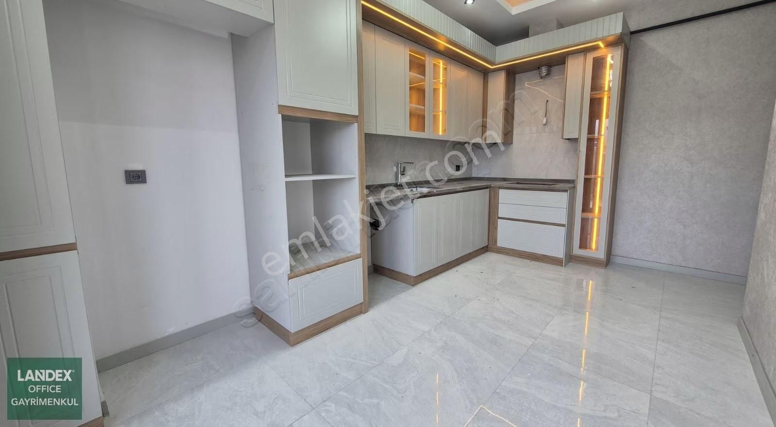 Şemiklerde Sıfır 3+1 Ebeveyn Banyo Kapalı Otopark Satılık Daire