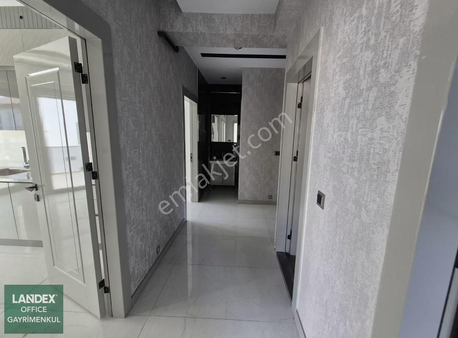 Naz Bayrakta Sıfır 2+1 130m2 K.otoparklı E.banyolu Panjurlu - Görsel 10