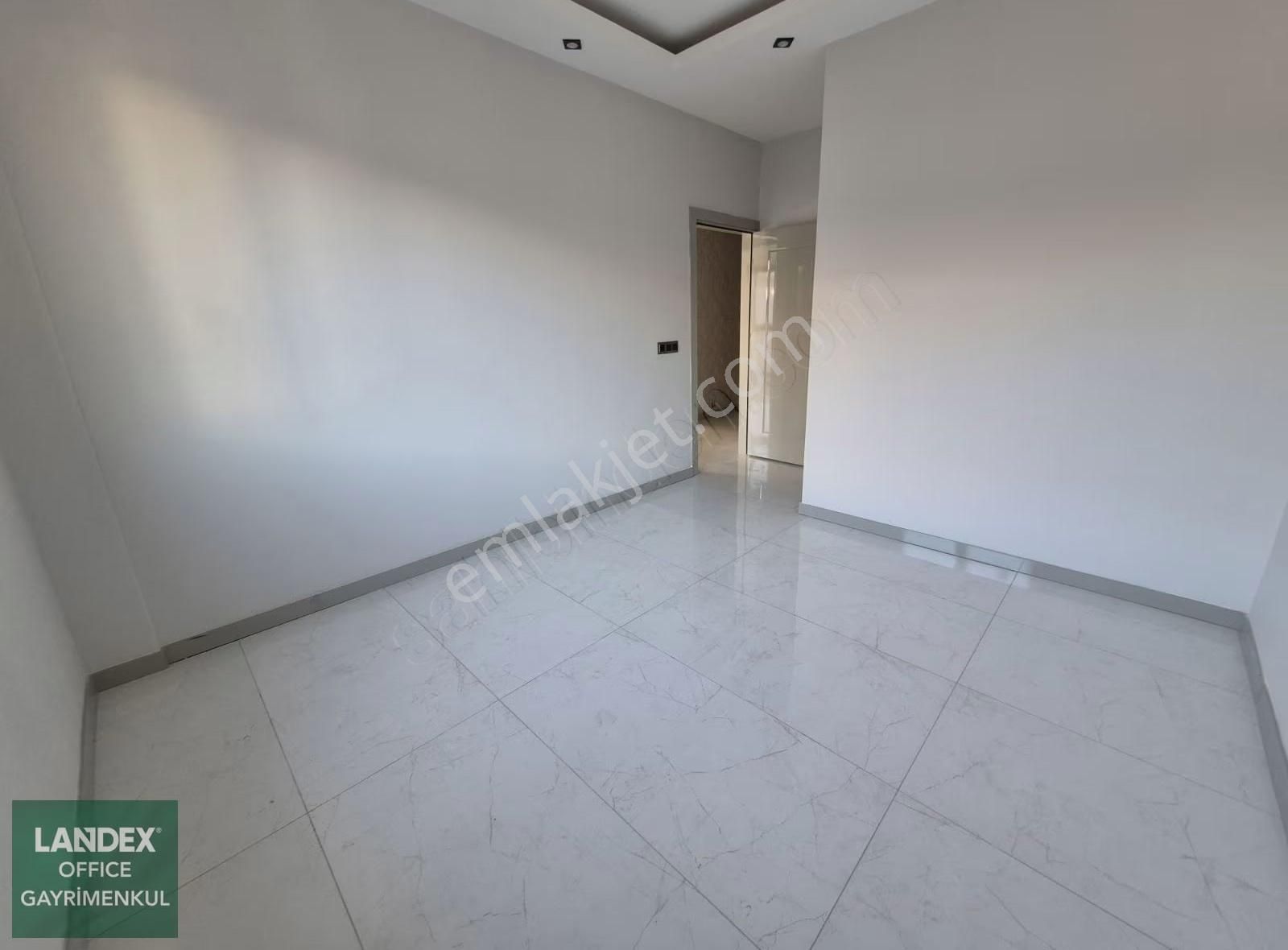 Naz Bayrakta Sıfır 2+1 130m2 K.otoparklı E.banyolu Panjurlu - Görsel 7
