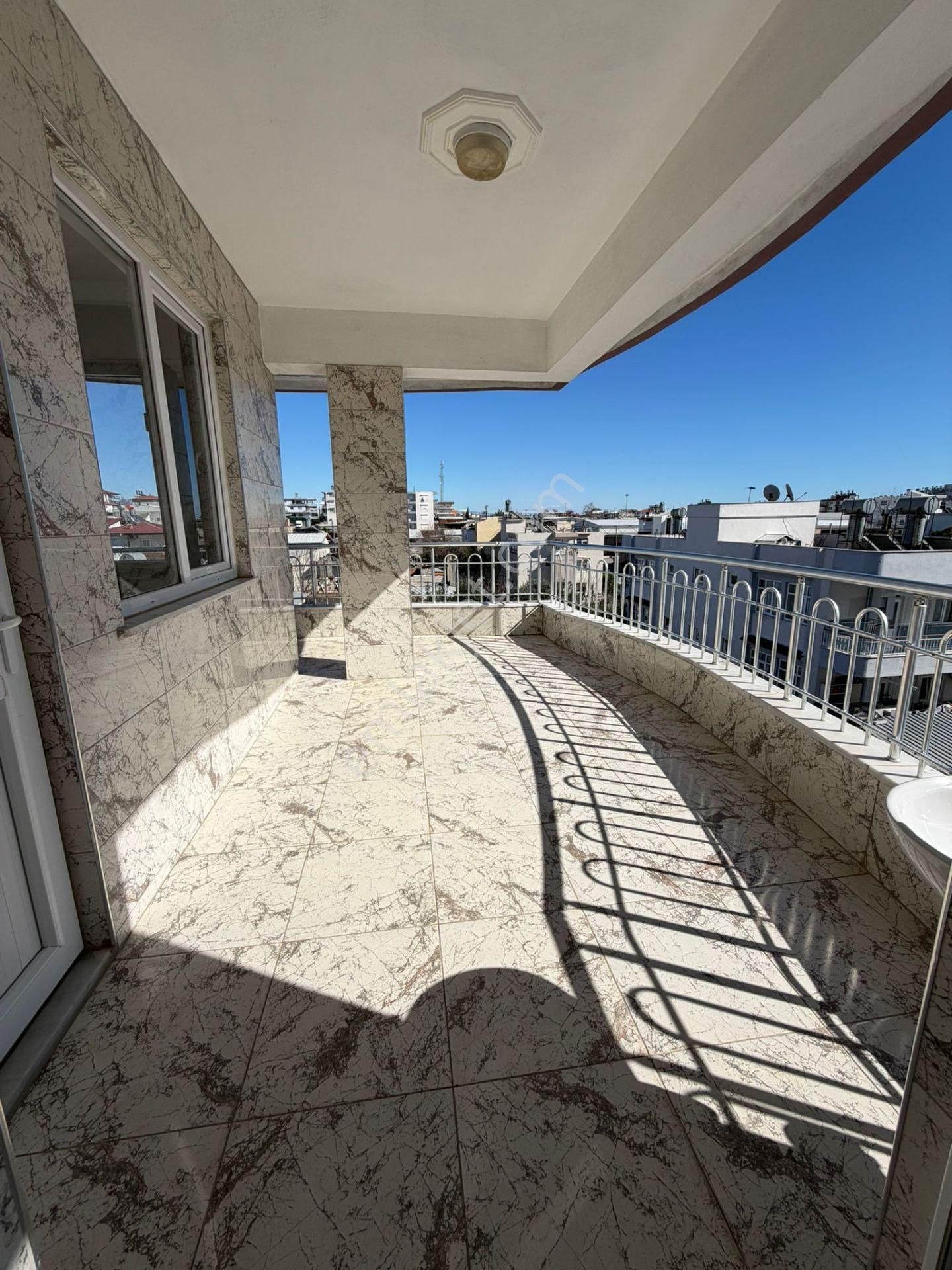 Cumhuriyet Mahallesinde 3+1 Kiralık Ferah Daire – Das Gayrimenkul - Görsel 12