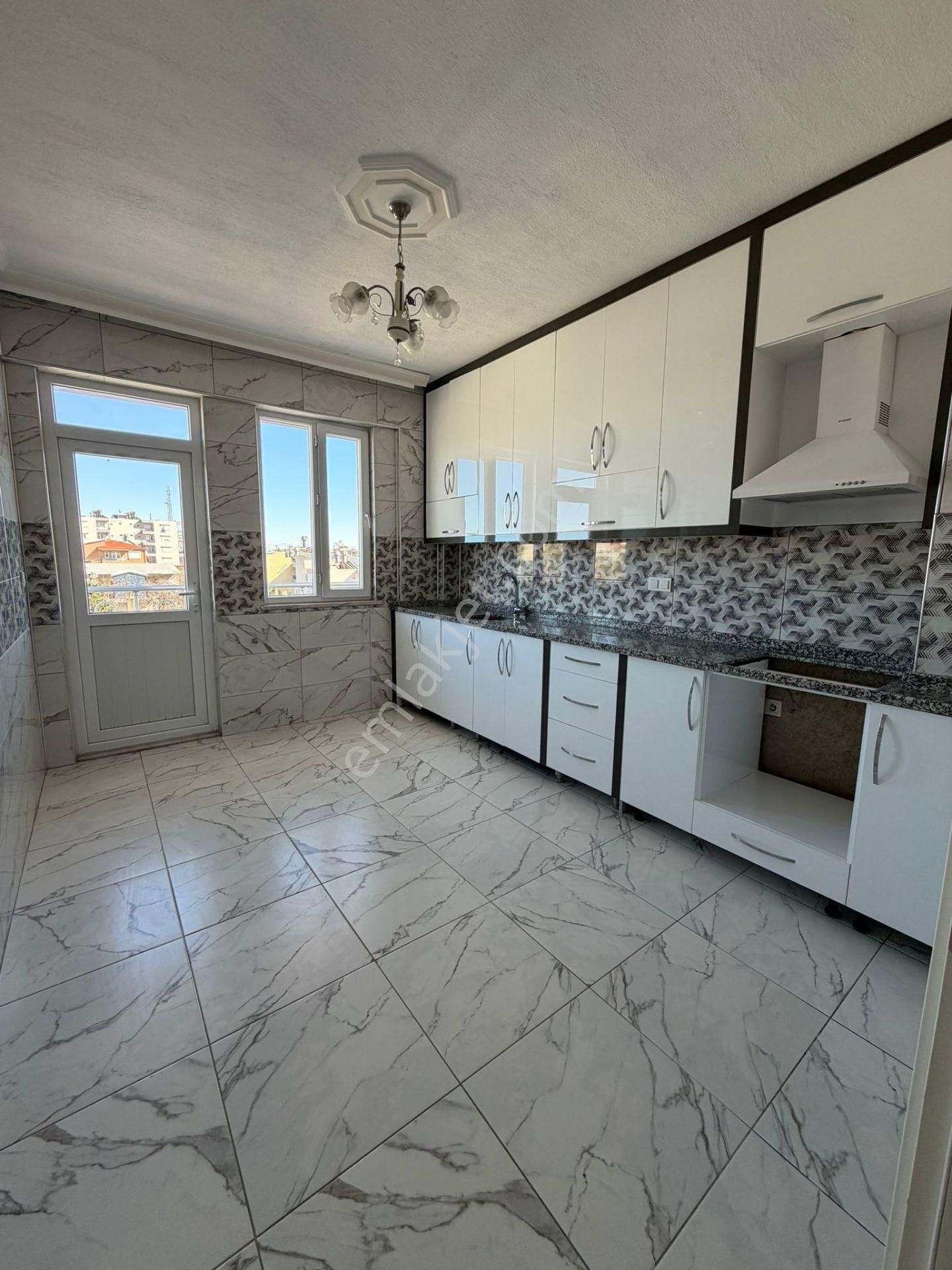 Cumhuriyet Mahallesinde 3+1 Kiralık Ferah Daire – Das Gayrimenkul - Görsel 3