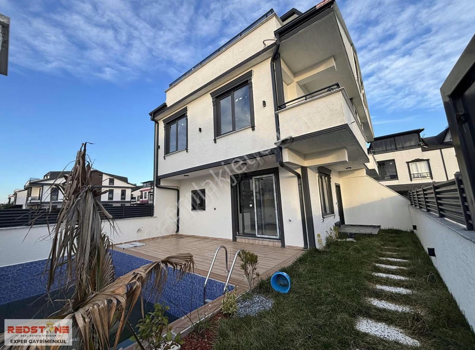 Alandere'de Denize Yakın Havuzlu Müstakil Lüx 3+1 Satılık Villa