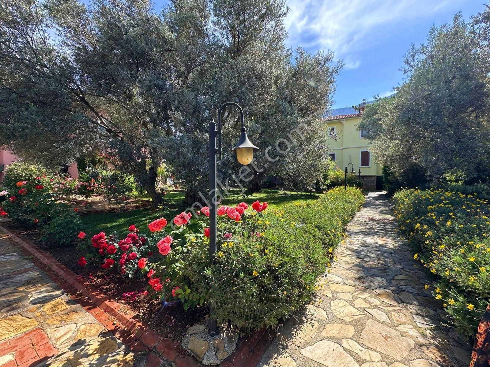 Ovacık'ta 117000 M2 Arsalı Sitede Satılık 2+1 Daire