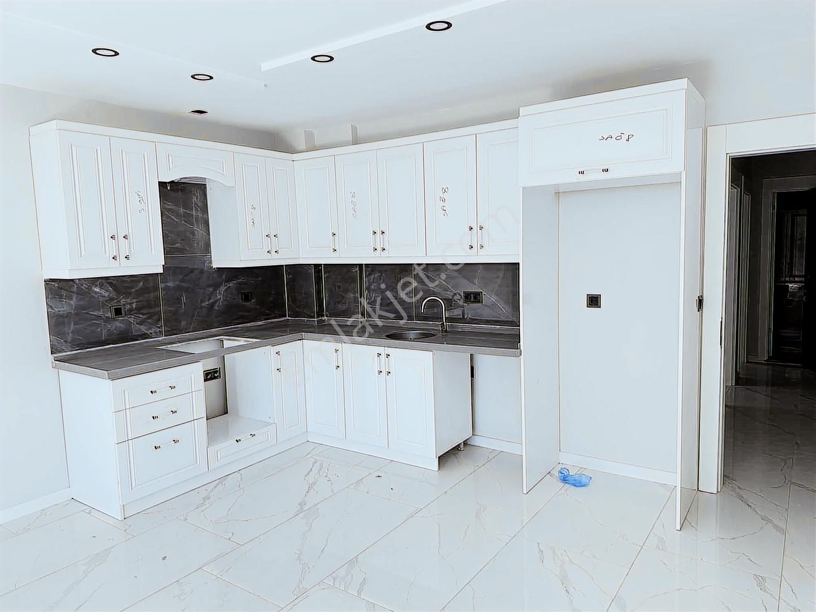 Kuşadası Davutlar Merkezde Satılık 2+1 Arakat Daire - Görsel 11