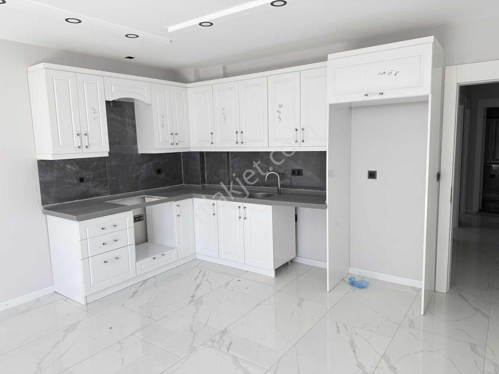 Kuşadası Davutlar Merkezde Satılık 2+1 Arakat Daire - Görsel 16