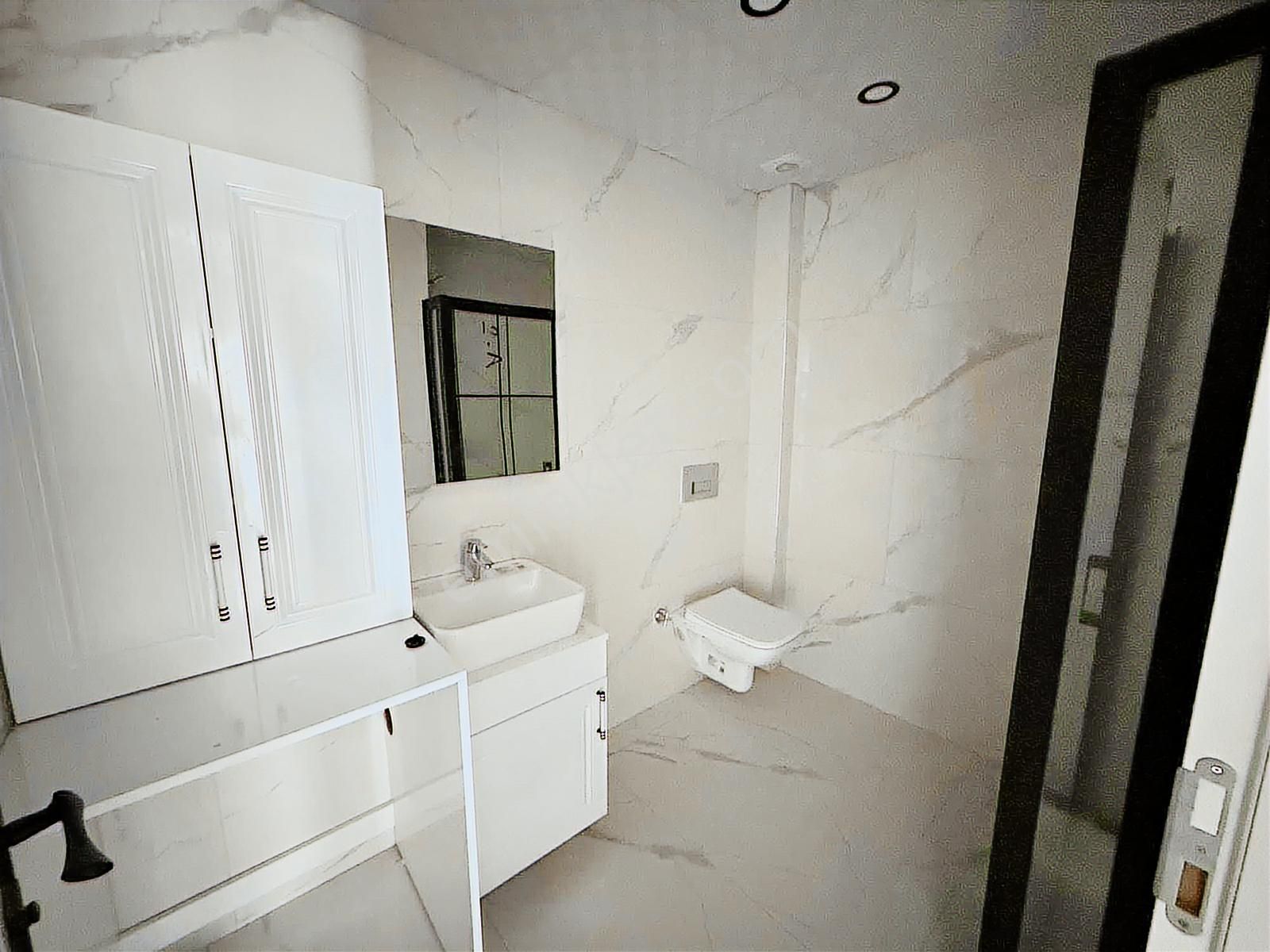 Kuşadası Davutlar Merkezde Satılık 2+1 Arakat Daire - Görsel 17