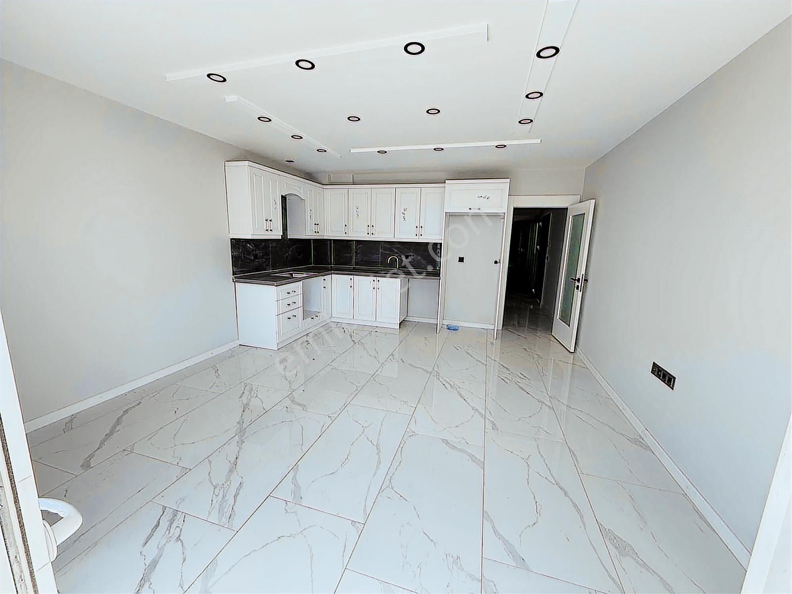 Kuşadası Davutlar Merkezde Satılık 2+1 Arakat Daire - Görsel 4