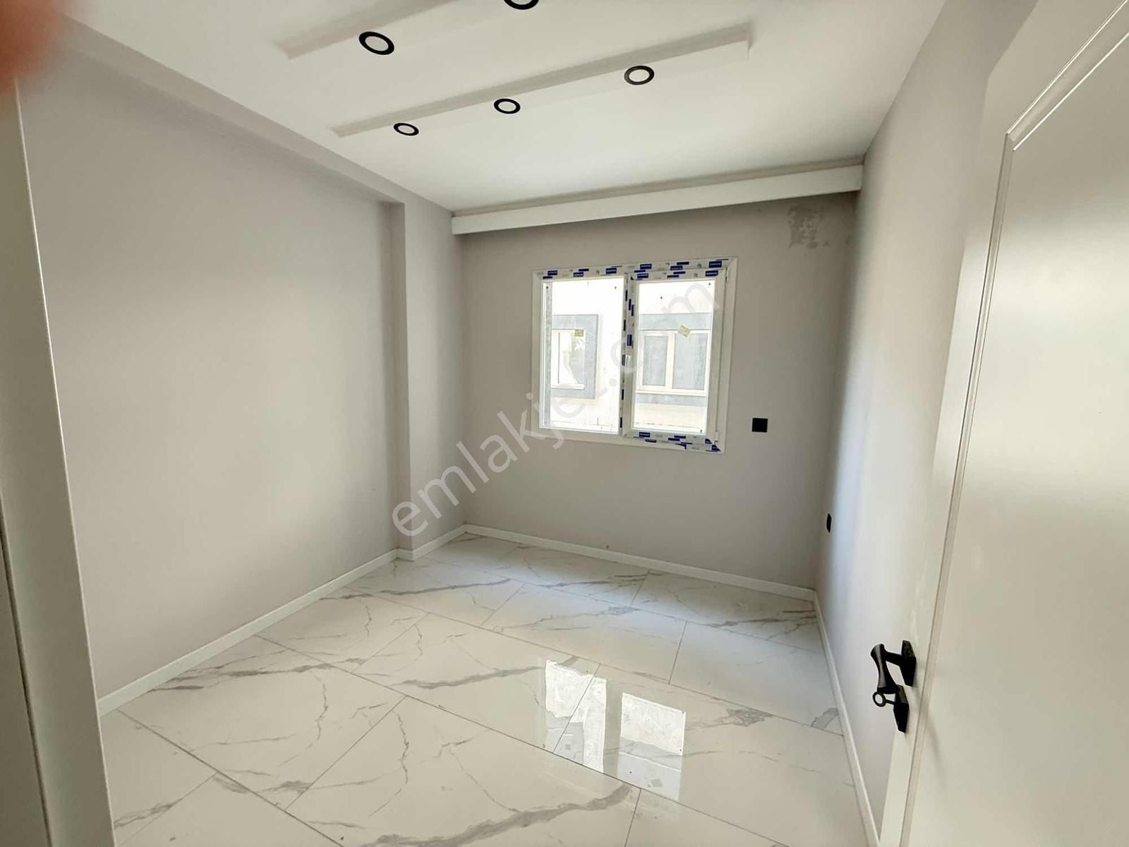 Kuşadası Davutlar Merkezde Satılık 2+1 Arakat Daire - Görsel 8