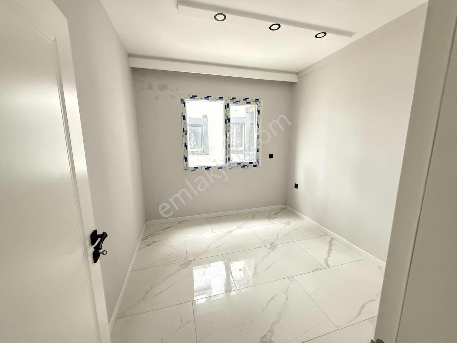 Kuşadası Davutlar Merkezde Satılık 2+1 Arakat Daire - Görsel 31