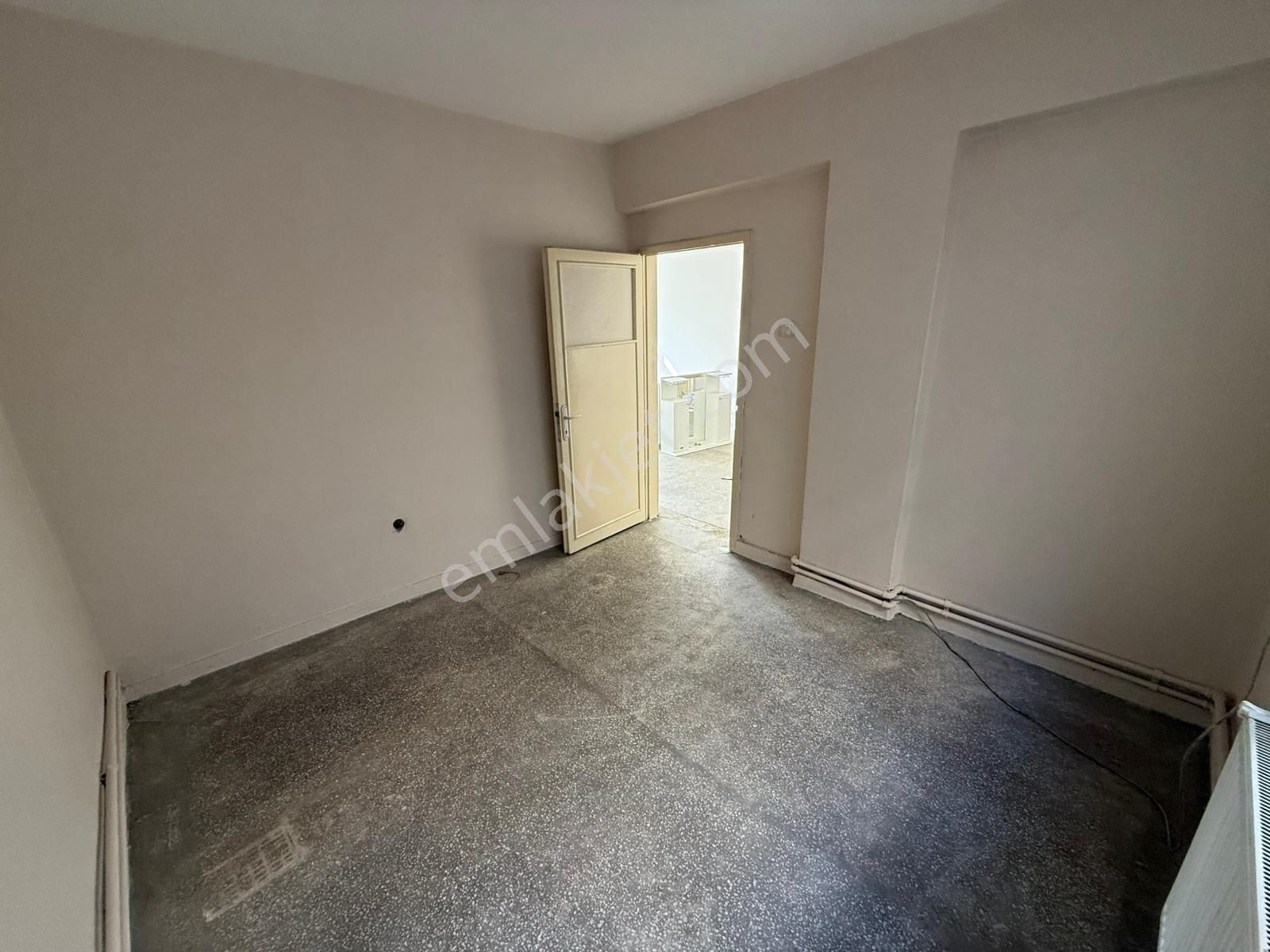 Krc'den Mamak Çarşı İçi Caddesinde 3+1 Güney Cepheli Satılık Daire - Görsel 7