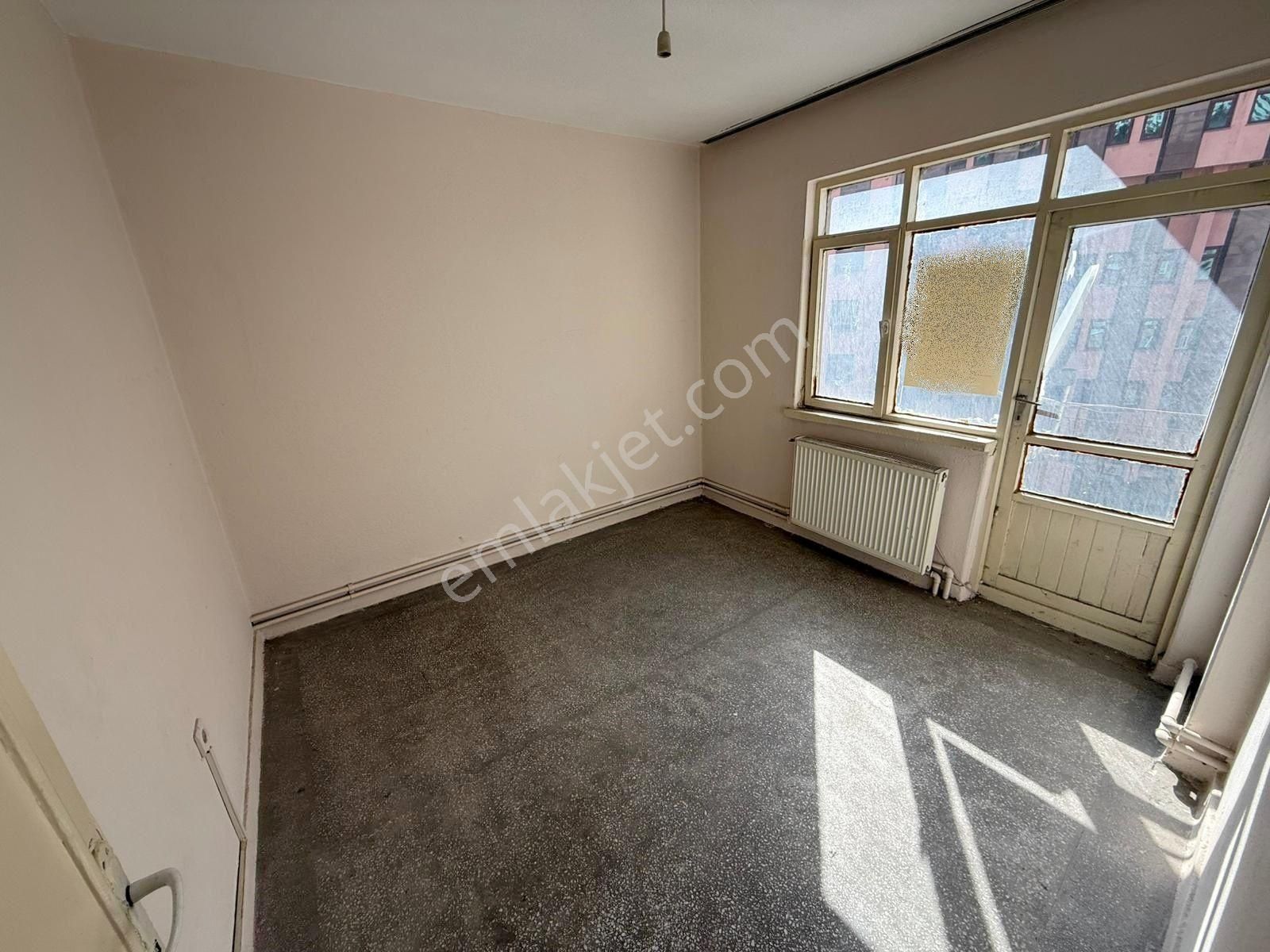 Krc'den Mamak Çarşı İçi Caddesinde 3+1 Güney Cepheli Satılık Daire - Görsel 6