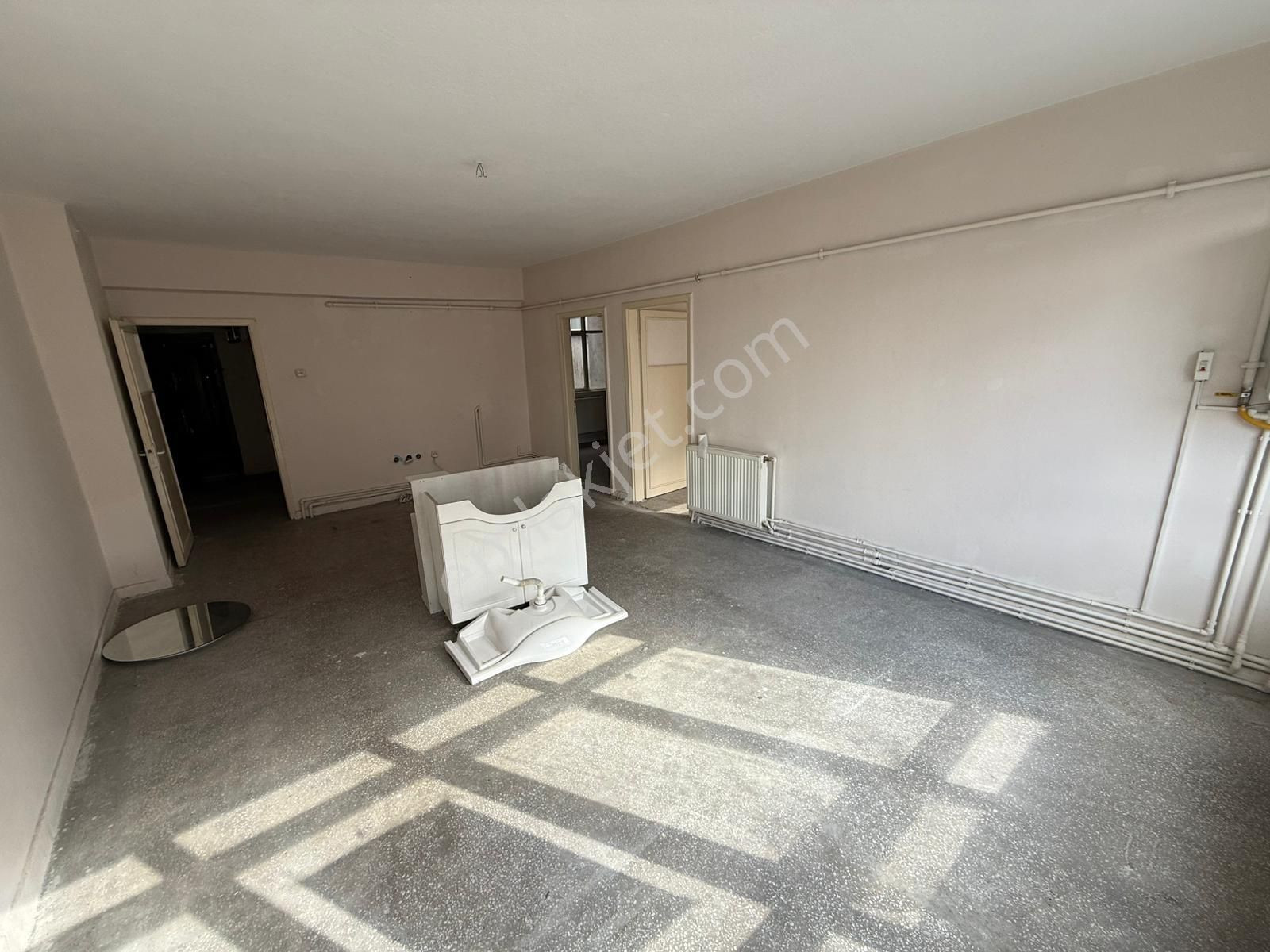 Krc'den Mamak Çarşı İçi Caddesinde 3+1 Güney Cepheli Satılık Daire - Görsel 2