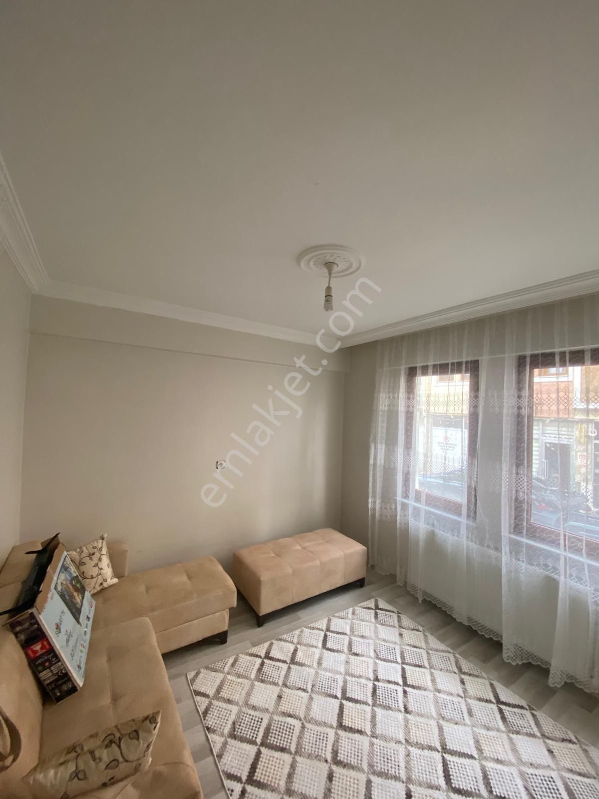 Kolçan Emlak'tan Eski Emniyet Yakını Kiralık 1+1 Apart