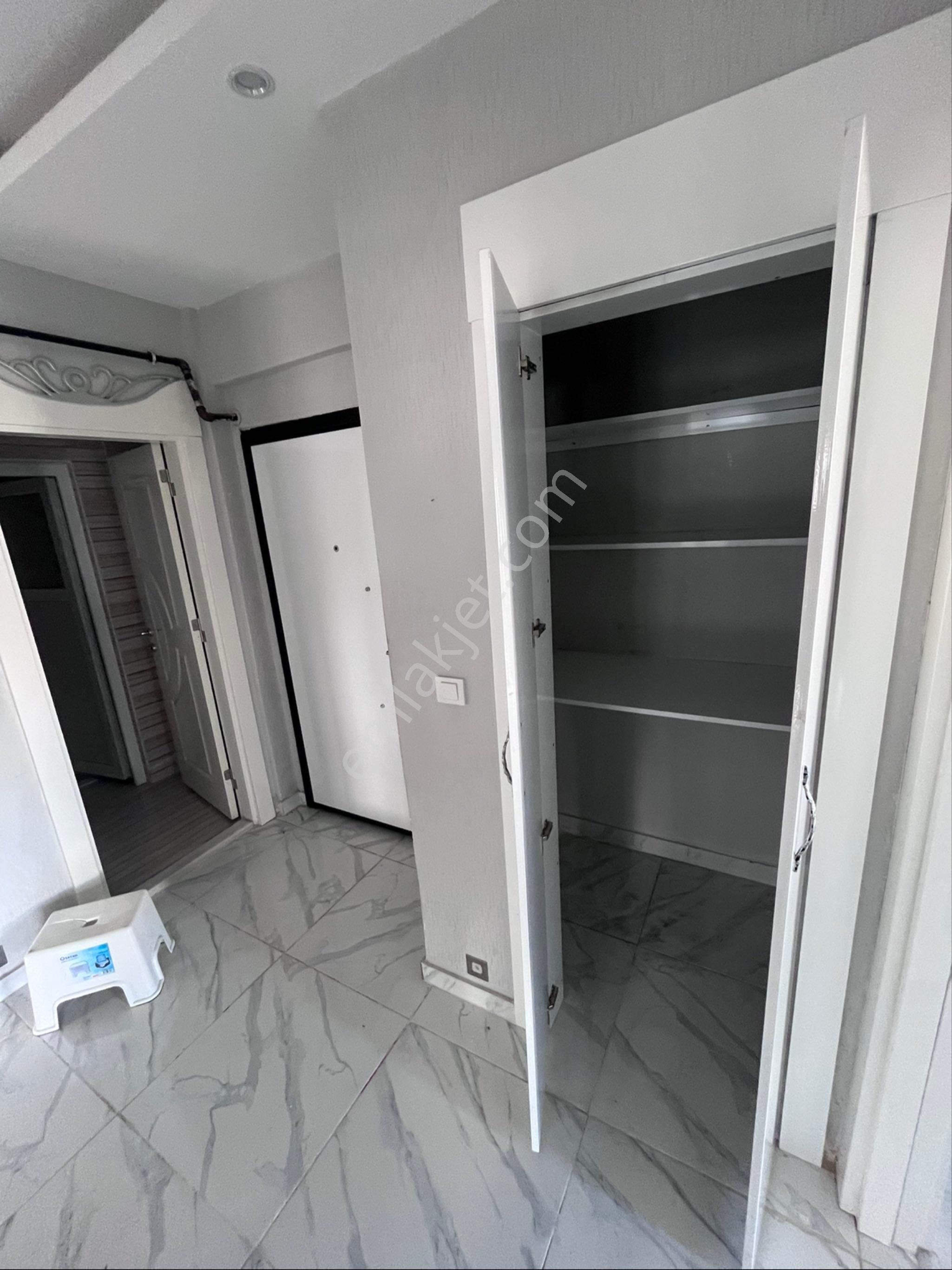 Oğuzeli Belediye Civarı Geniş Ve Ferah 2+1 Fırsat Daire - Görsel 8