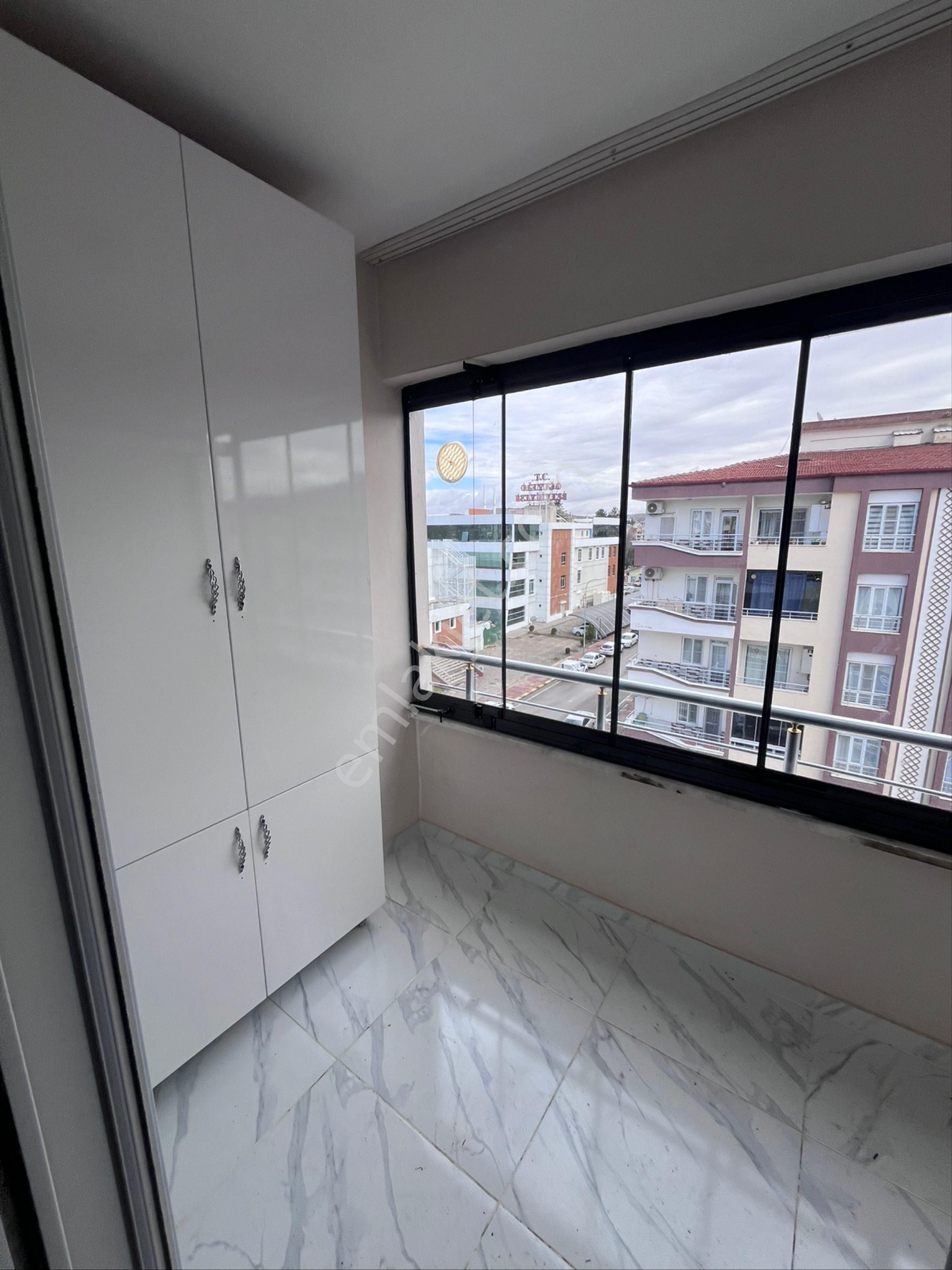 Oğuzeli Belediye Civarı Geniş Ve Ferah 2+1 Fırsat Daire - Görsel 12