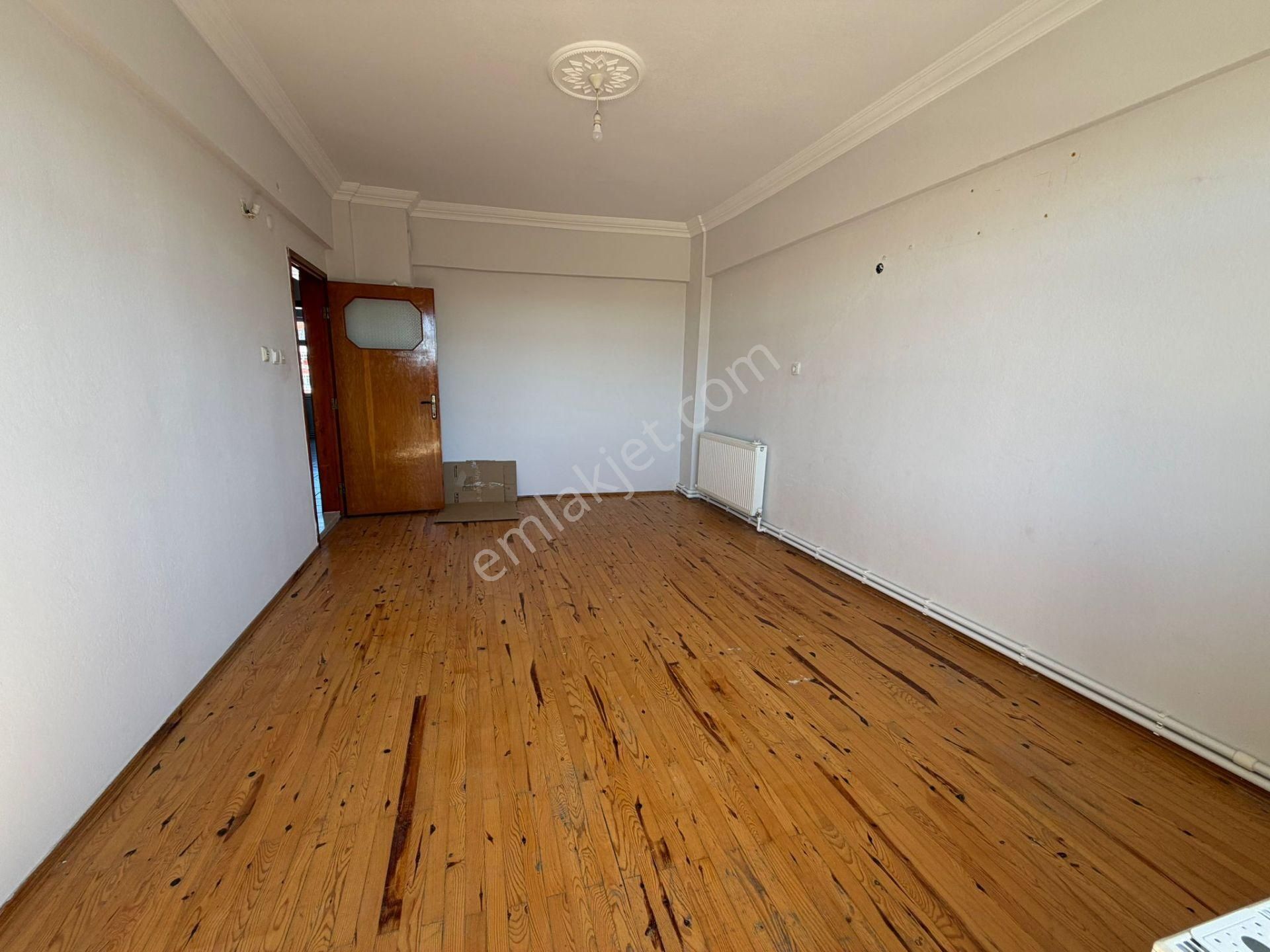 Cumhuriyet Mahallesinde 3+1 Doğalgazlı Kiralık Daire – Das Gayrimenkul - Görsel 15