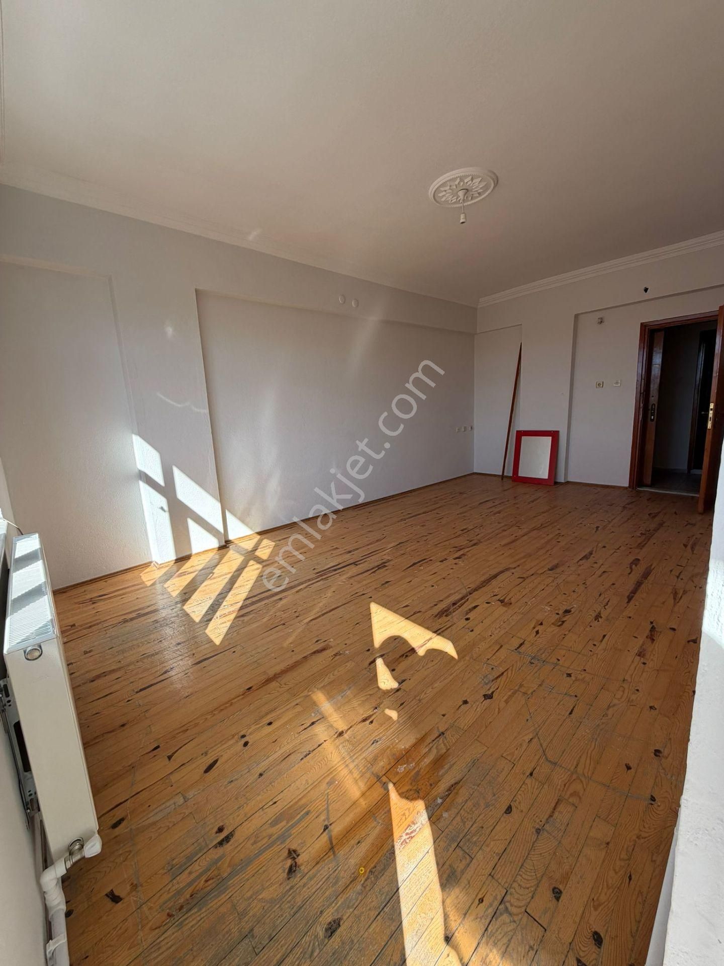 Cumhuriyet Mahallesinde 3+1 Doğalgazlı Kiralık Daire – Das Gayrimenkul - Görsel 4