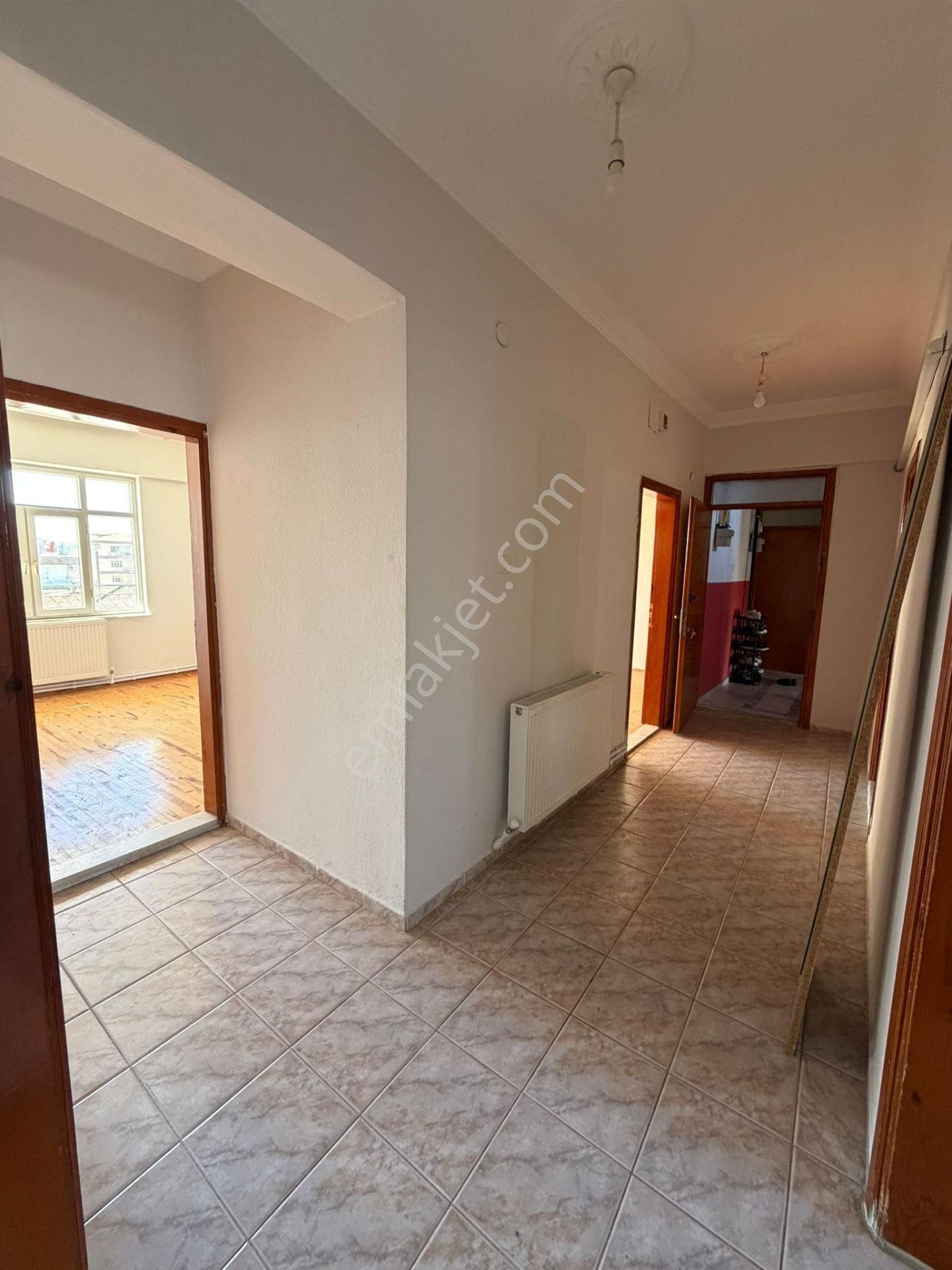 Cumhuriyet Mahallesinde 3+1 Doğalgazlı Kiralık Daire – Das Gayrimenkul - Görsel 11