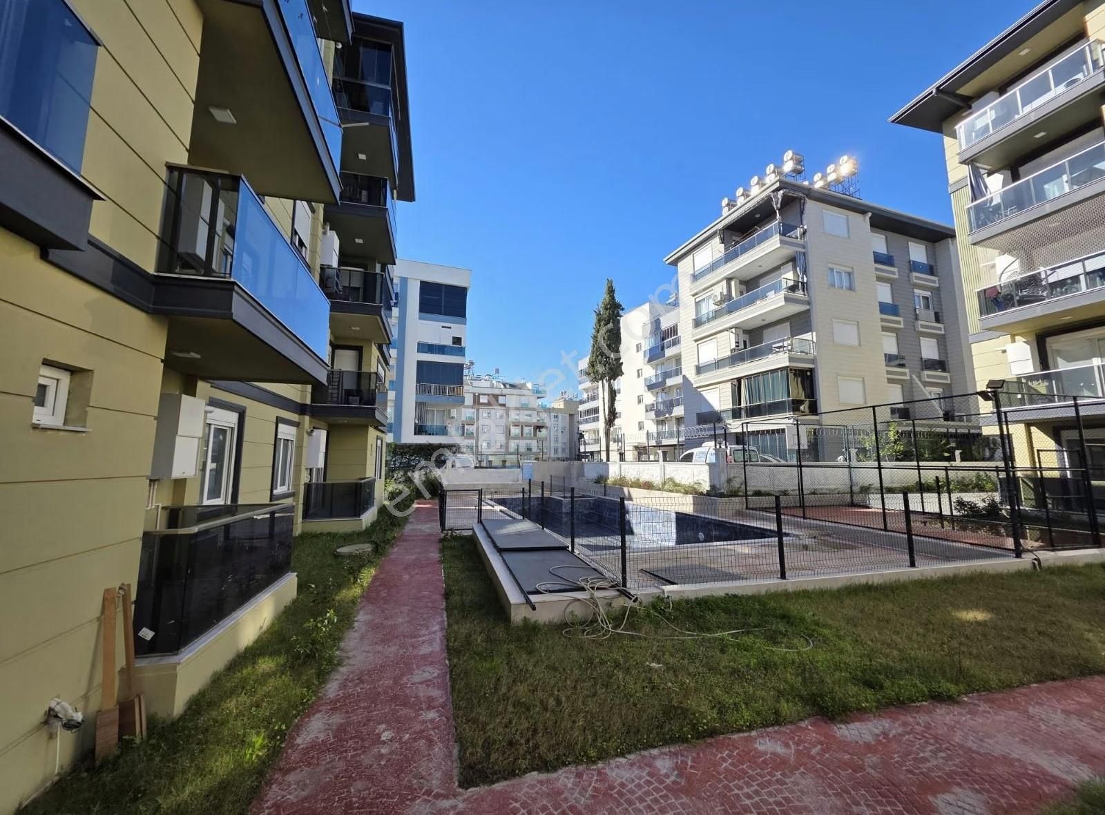 Kızıltoprak Havuzlu Yerden Isıtmalı 1+1 Kiralık Sıfır Daire - Görsel 17