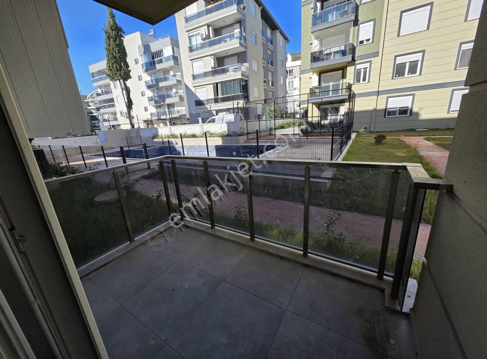 Kızıltoprak Havuzlu Yerden Isıtmalı 1+1 Kiralık Sıfır Daire