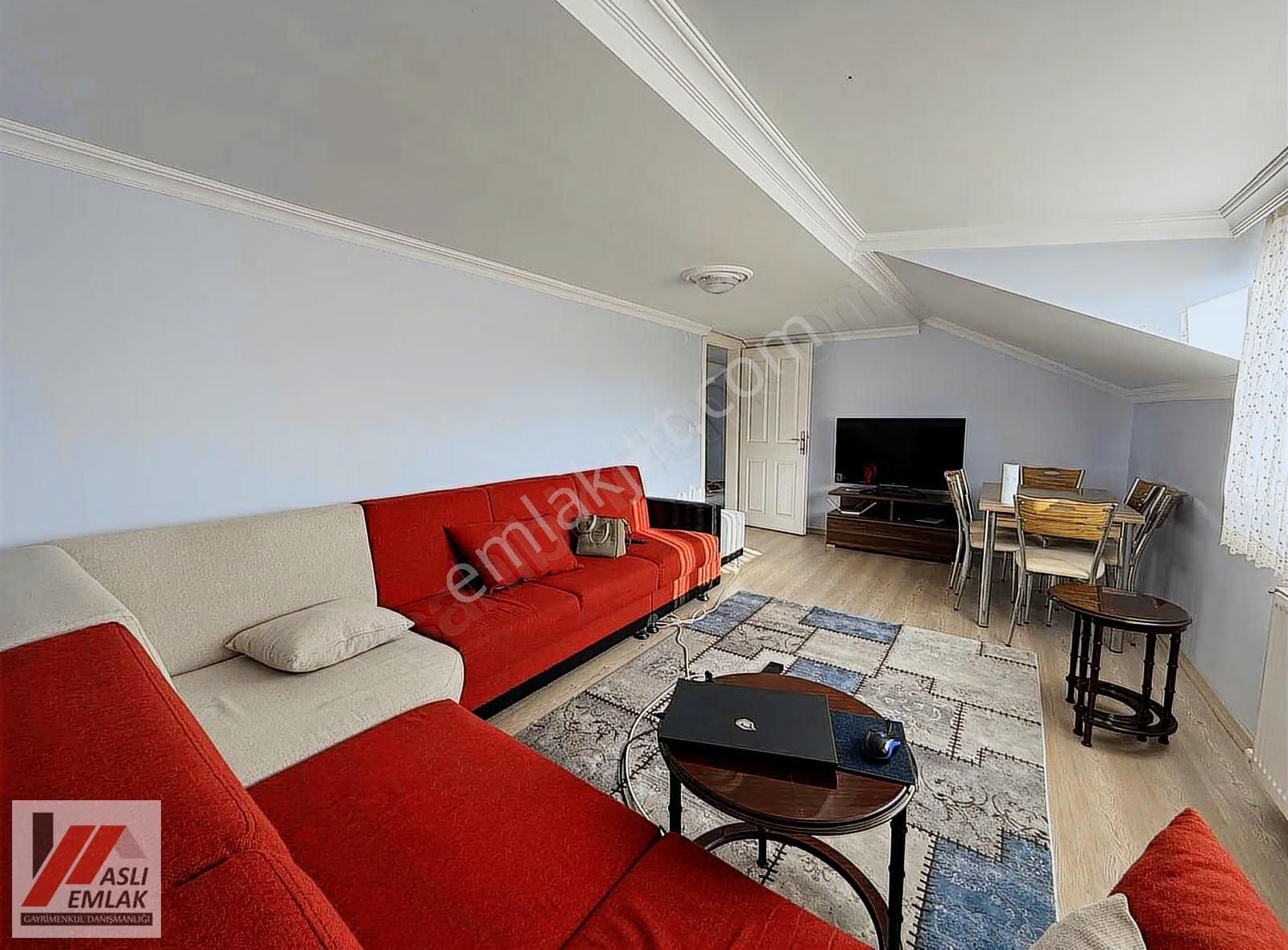 Aslı Emlak'tan Gazi Mah. 10. Yaşında Asansörlü Daire