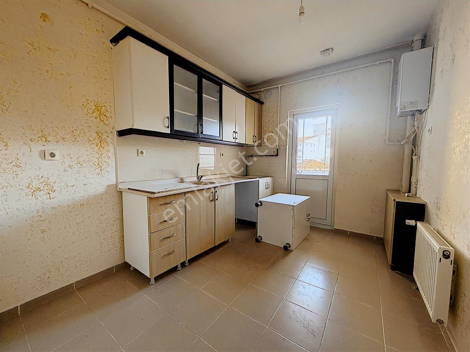 Altınevler Mah. Ayyıldız Sitesinde 3. Katta 3+1 Kiralık Daire