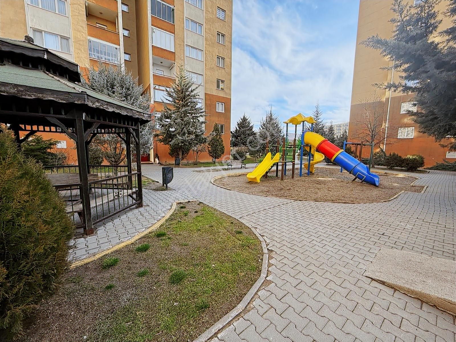 Altınevler Mah. Ayyıldız Sitesinde 3. Katta 3+1 Kiralık Daire - Görsel 11