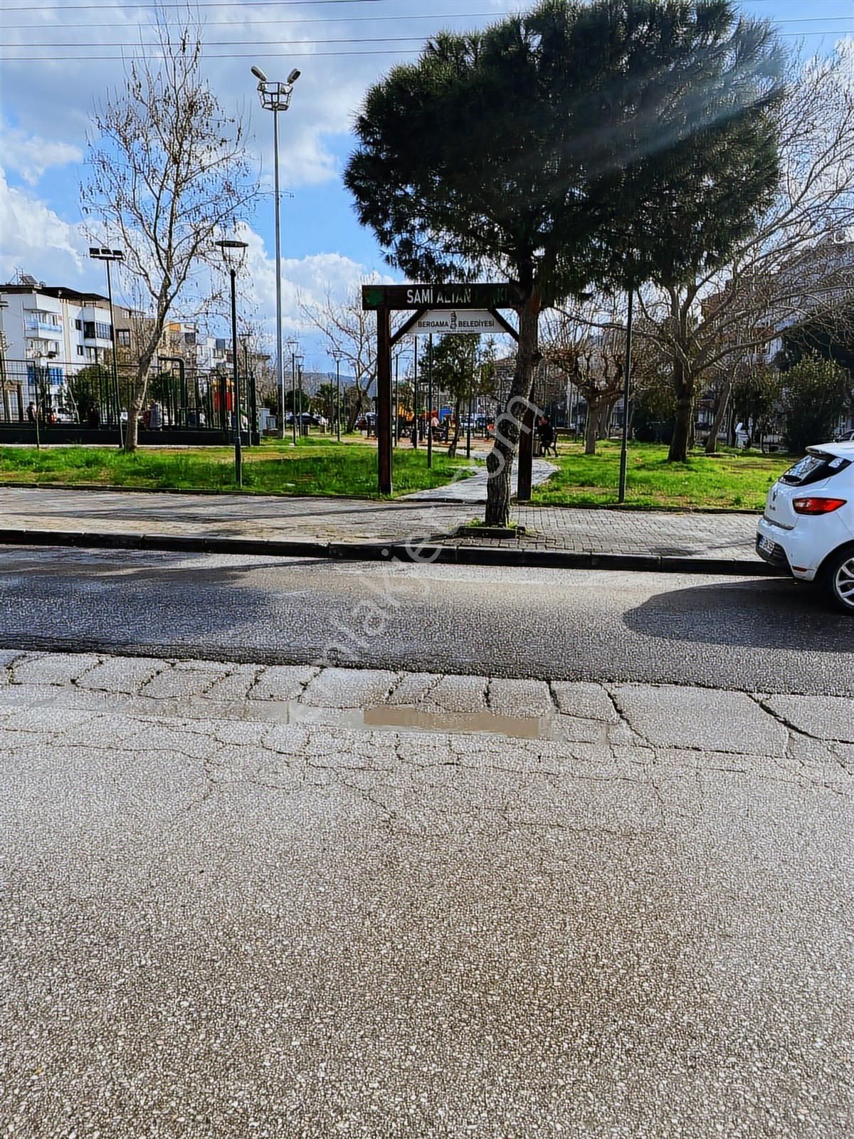 Bergama Doğa Koleji Mevkiinde 3+1 Kiralık Daire - Görsel 2