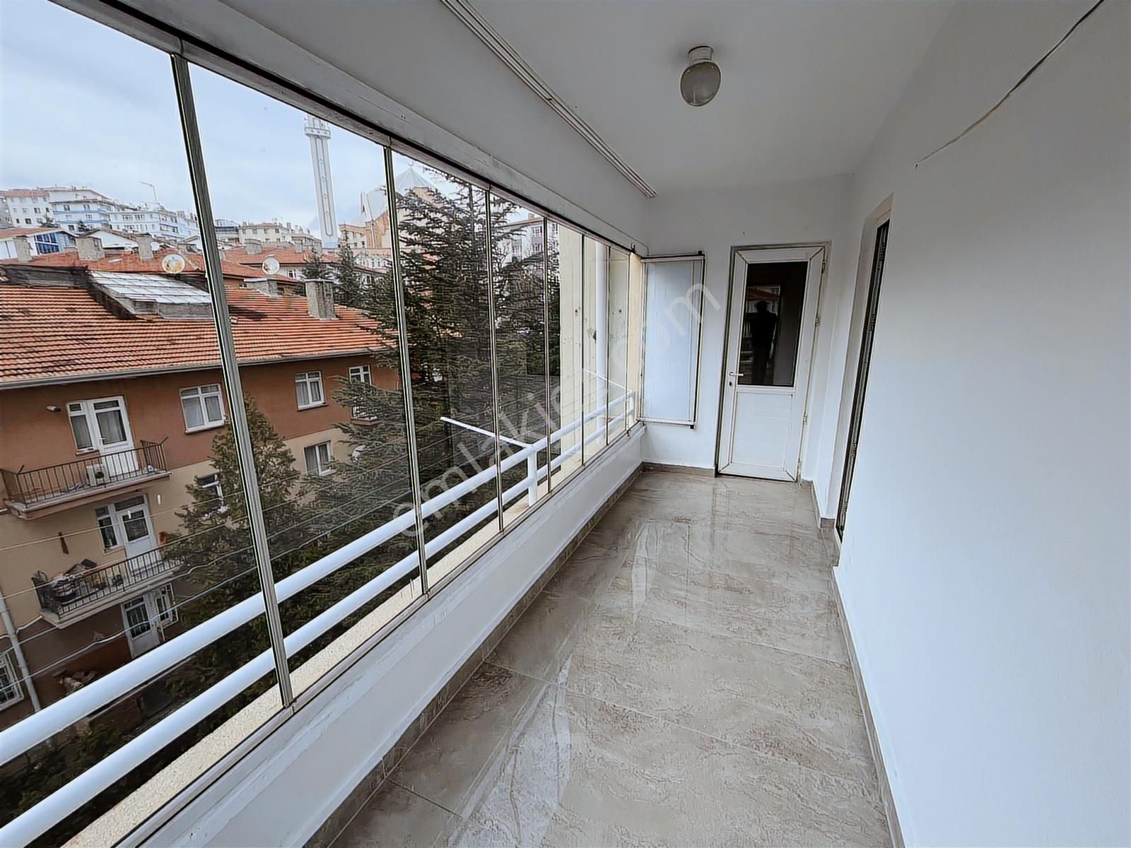 Keçiörende Hakan Sitesi Ara Kat Asansörlü - Görsel 19