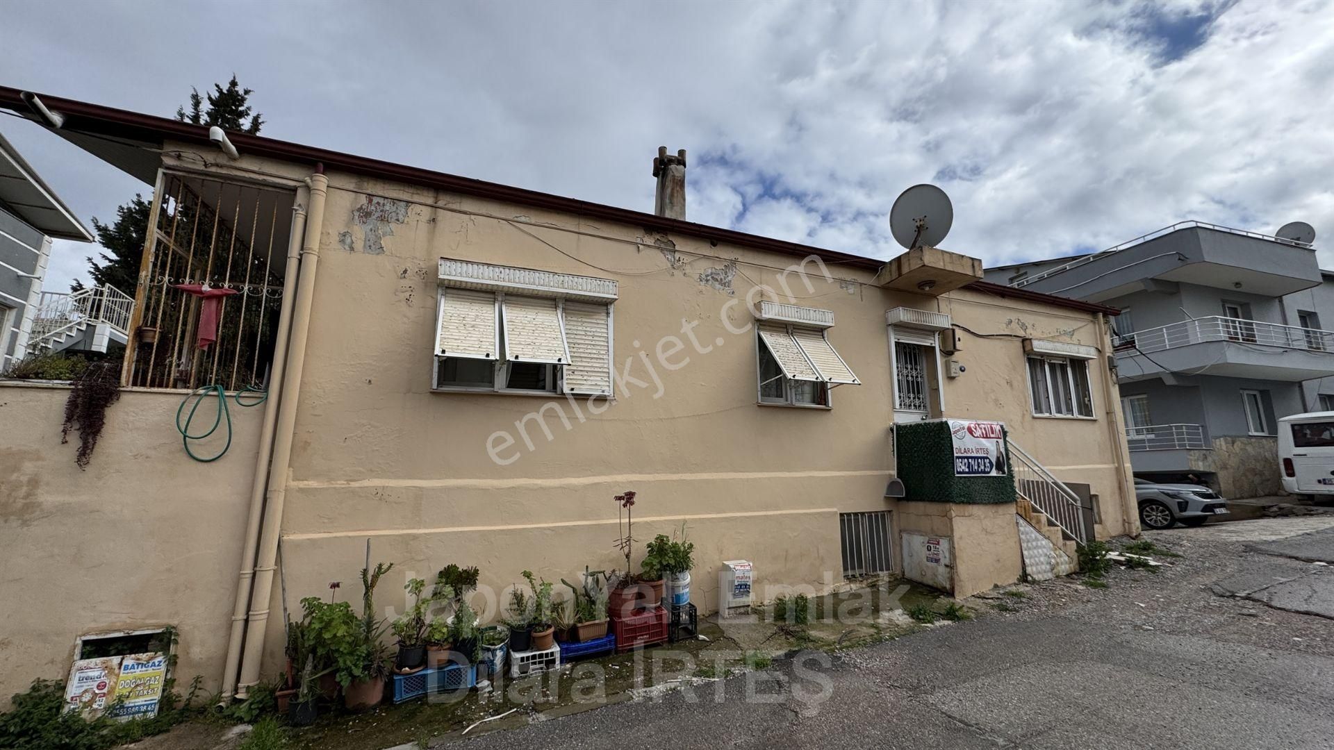 Urla Sanat Sokağı Yakını Bahçeli 8+3 Satılık Müstakil - Görsel 3