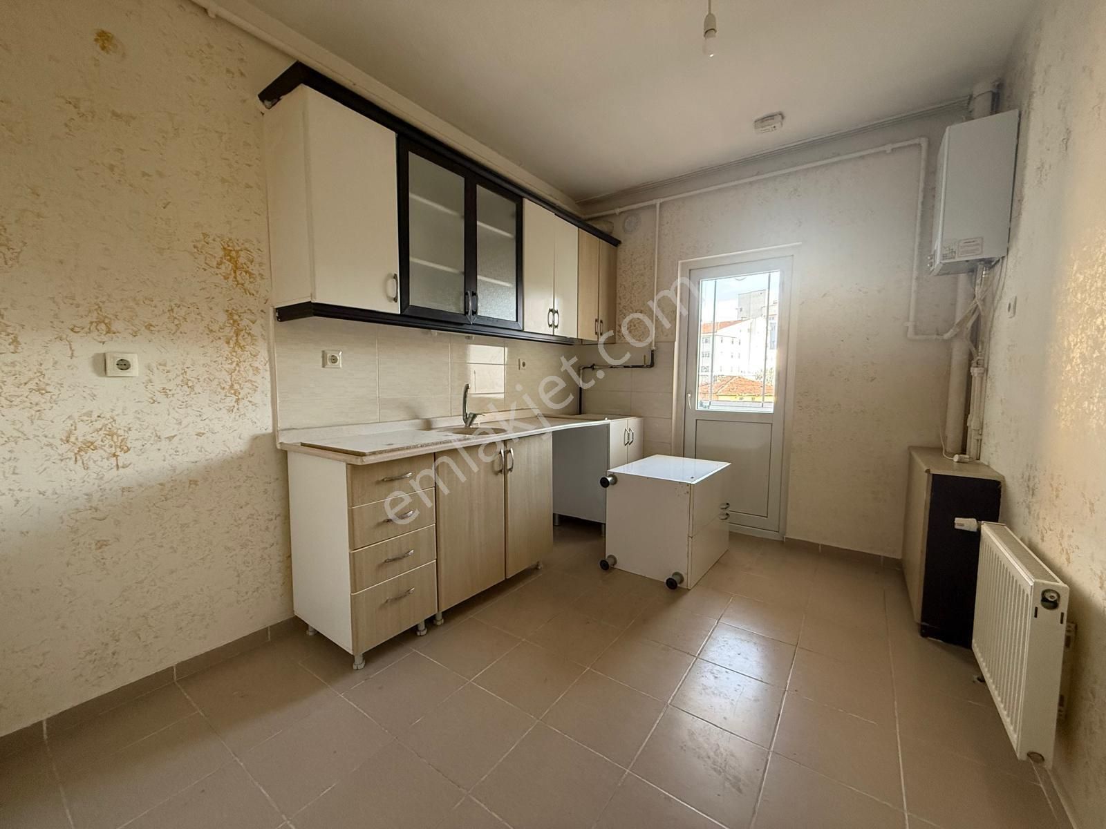 Altınevler Mah. Ayyıldız Sitesinde 3. Katta 3+1 Kiralık Daire