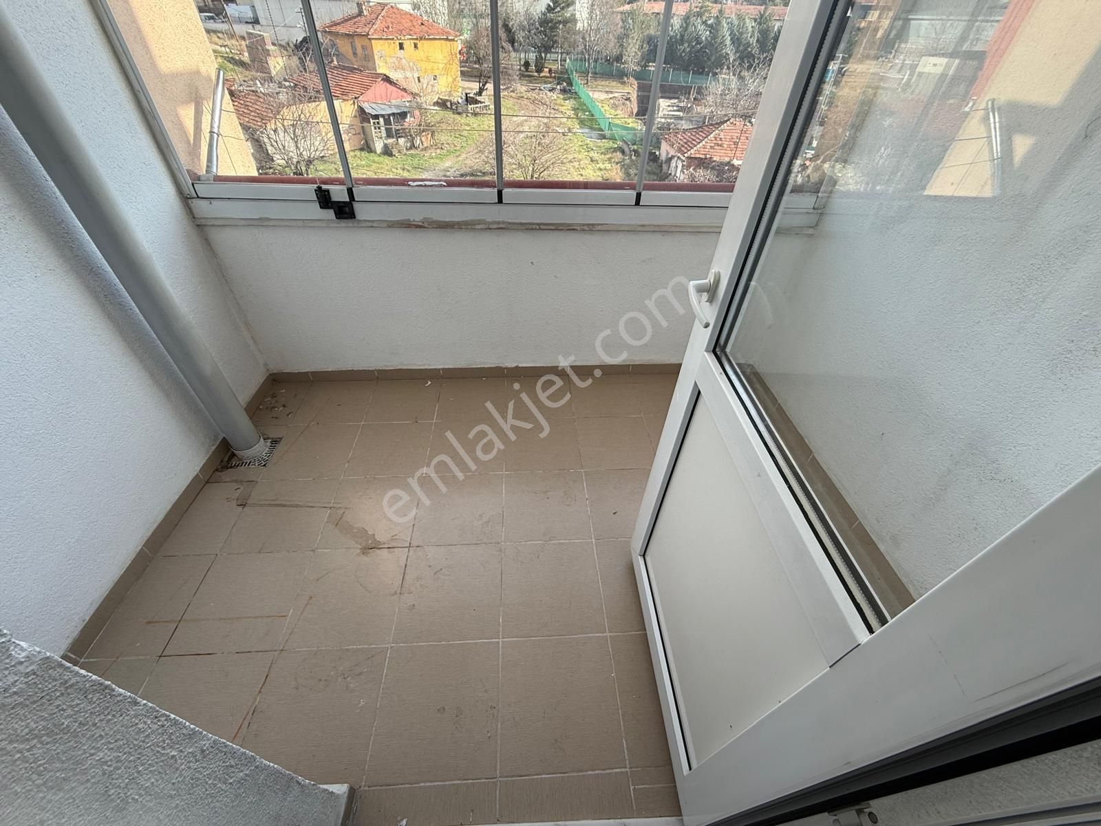 Altınevler Mah. Ayyıldız Sitesinde 3. Katta 3+1 Kiralık Daire - Görsel 2