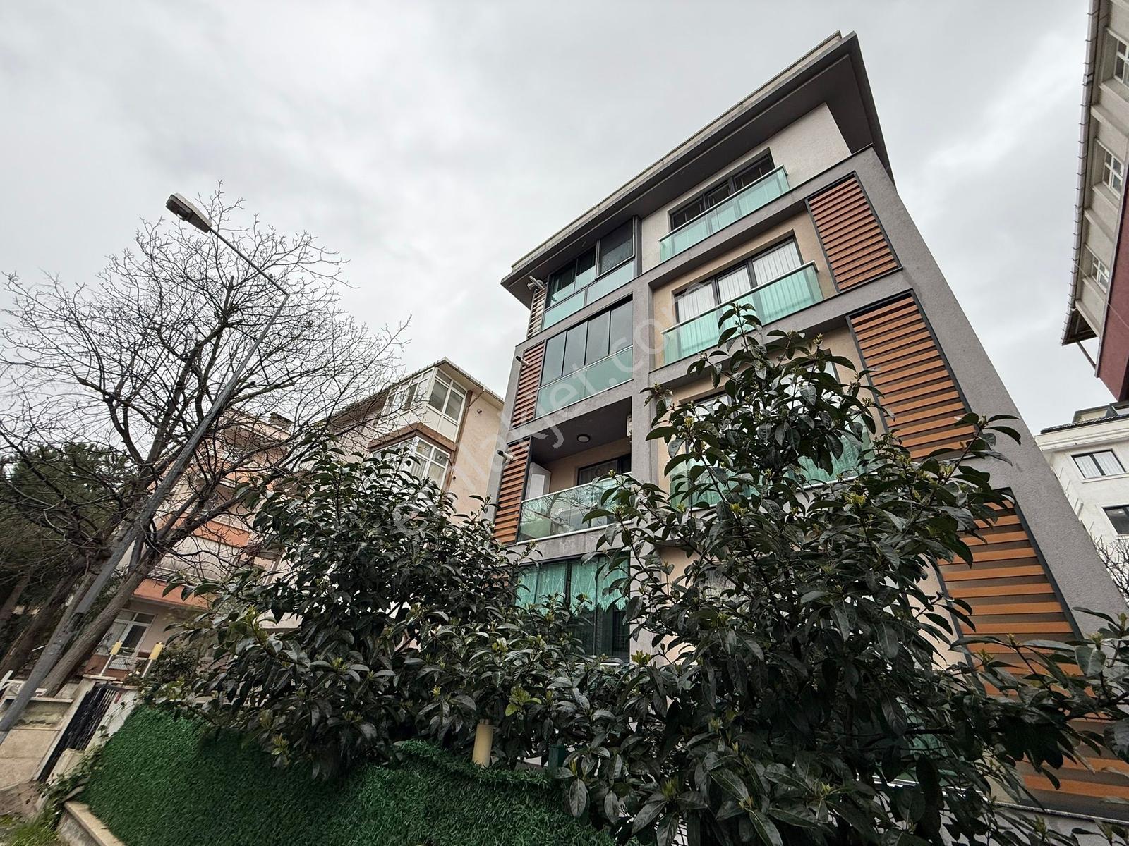 Büyükçekmece Sahile Yürüme Mesafesi 5+2 330 M2 Lüks Dublex !!