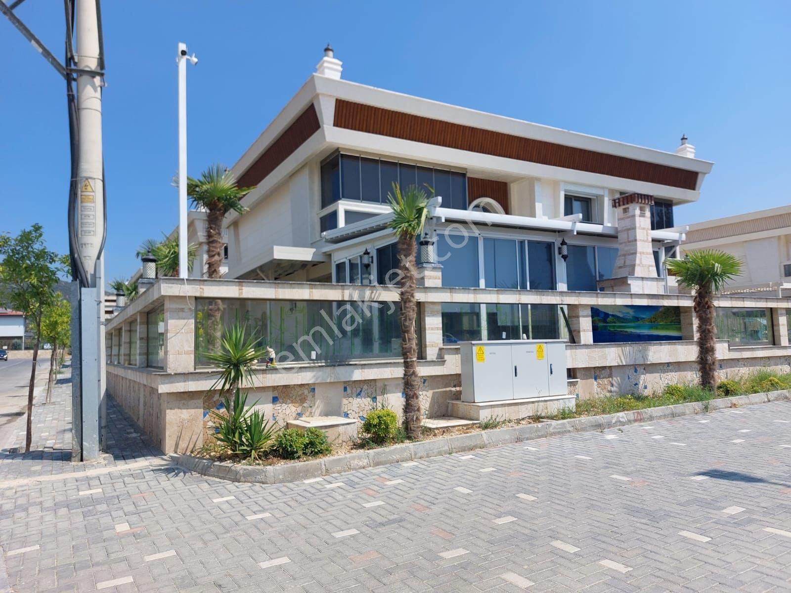 Kuşadası Türkmen Mahallesi Kuştur Mevkiinde Özel Havuzlu 4+1 Tek Müstakil Villa