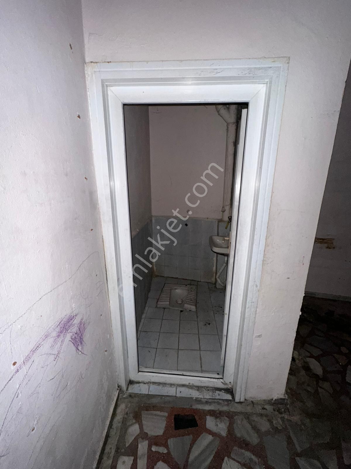 Merkezi Konumda Çift Cephe Kiralik Dükkan - Görsel 6