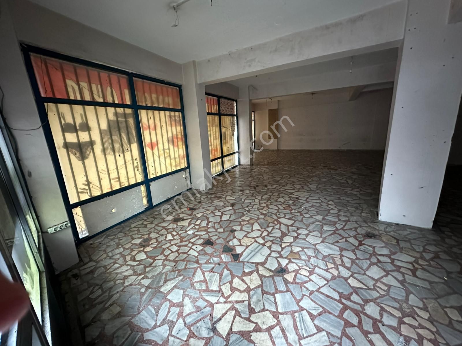 Merkezi Konumda Çift Cephe Kiralik Dükkan - Görsel 7