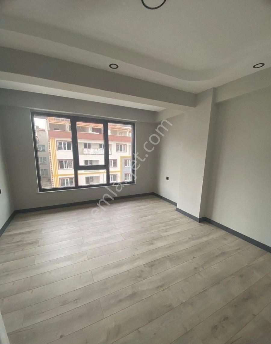 Kolçan Emlak'tan Satılık Kafeler Sokagın'da Geniş 1+1 Daire