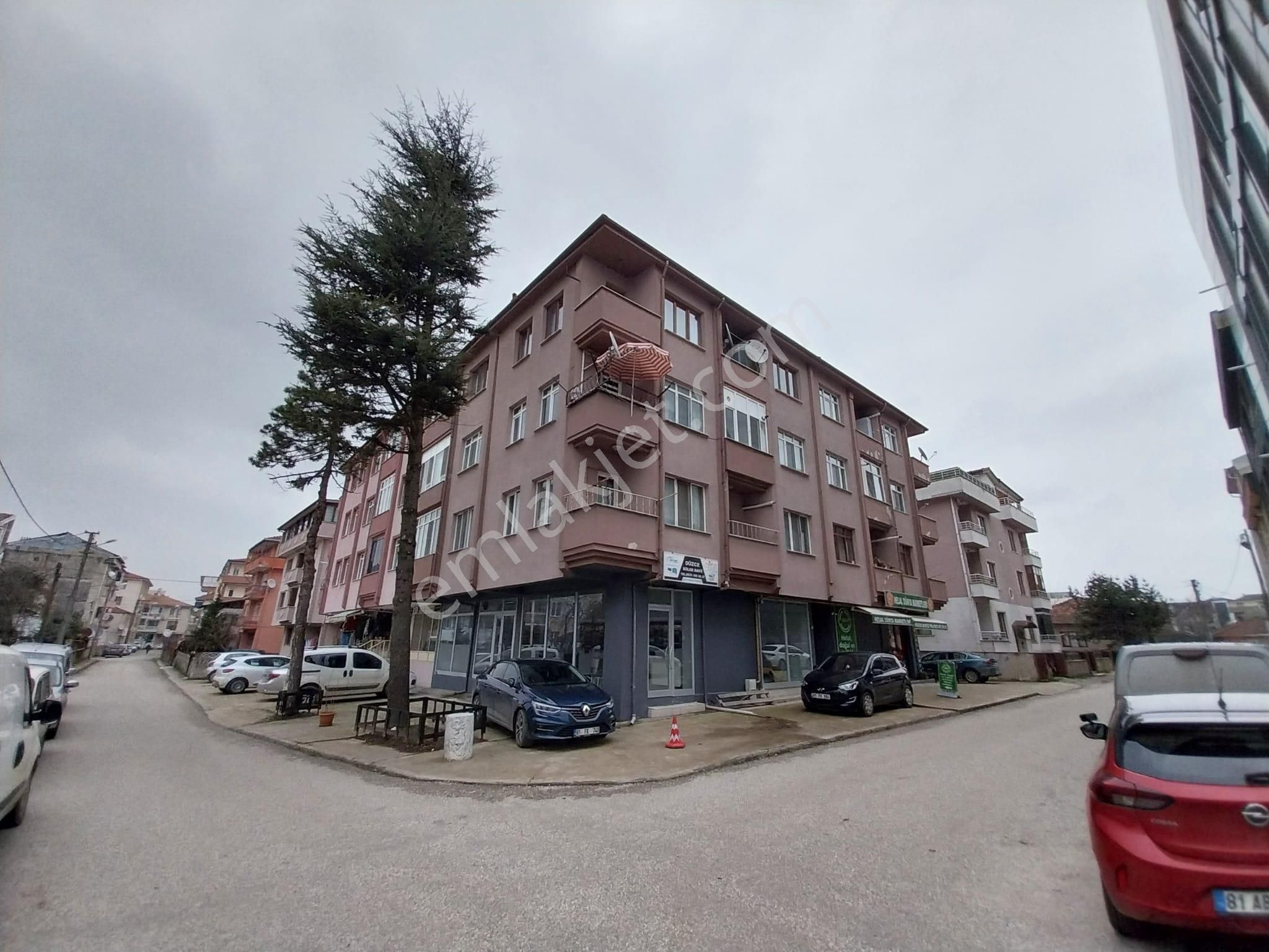 Düzce Merkez Nusrettin Mahallesinde Arakat 3+1 Satılık Daire