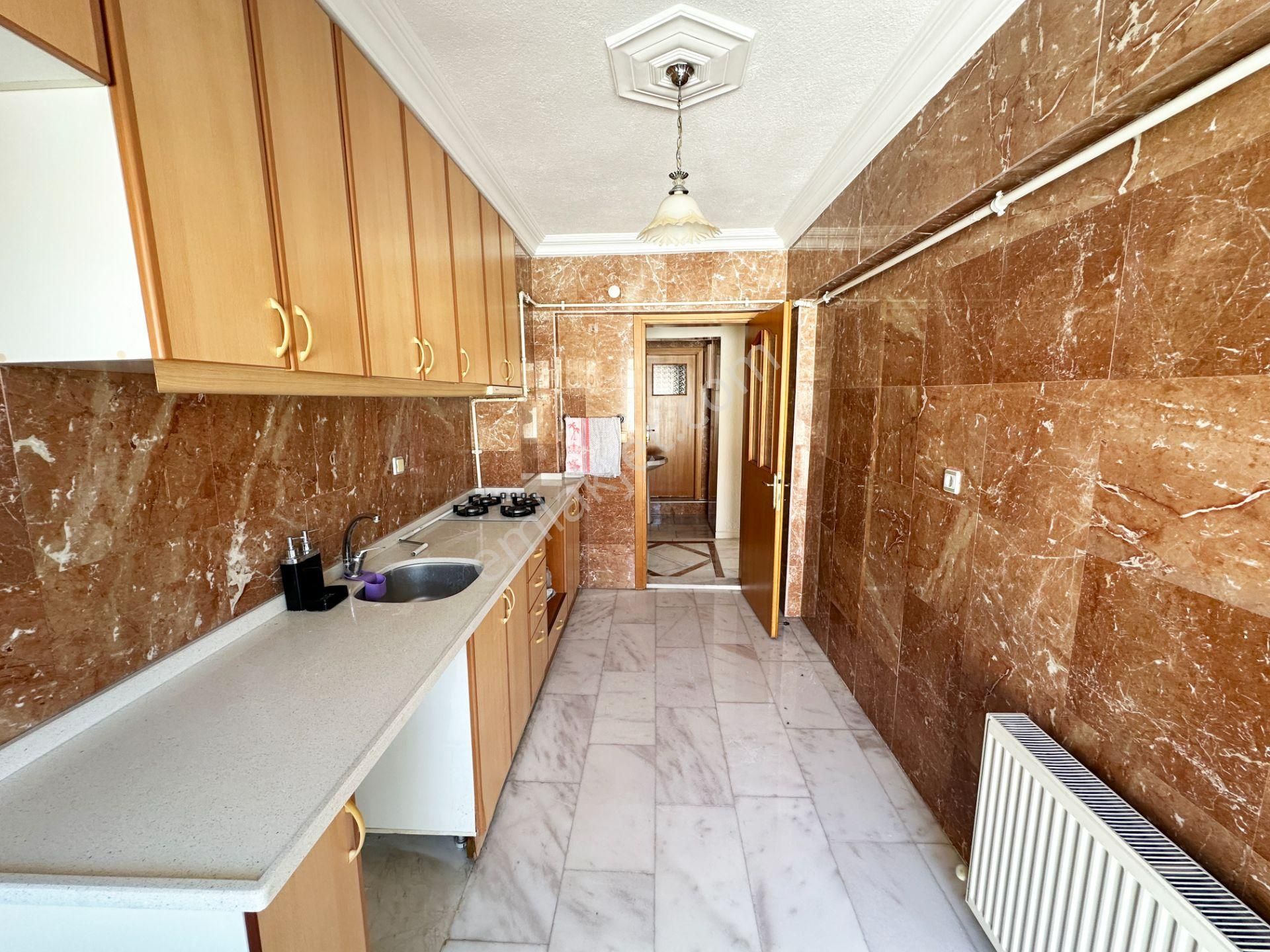 Denizli Atalar'da Boyalı Balkonlu Ankastreli 3+1 Satılık Daire - Görsel 4