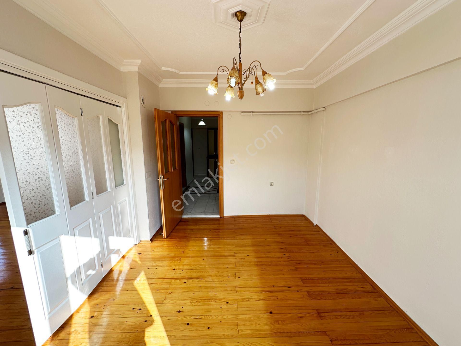 Denizli Atalar'da Boyalı Balkonlu Ankastreli 3+1 Satılık Daire - Görsel 14