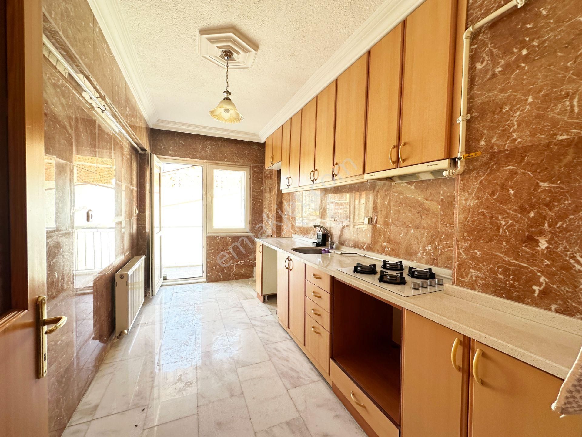 Denizli Atalar'da Boyalı Balkonlu Ankastreli 3+1 Satılık Daire