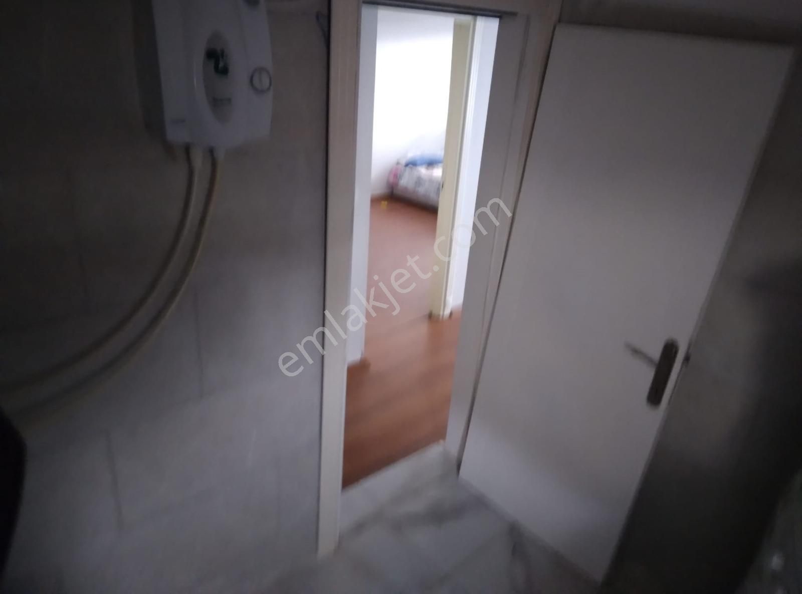 Esenyalıda 4 Yola Yakın 1+1 Satılık Çatı Katı - Görsel 3