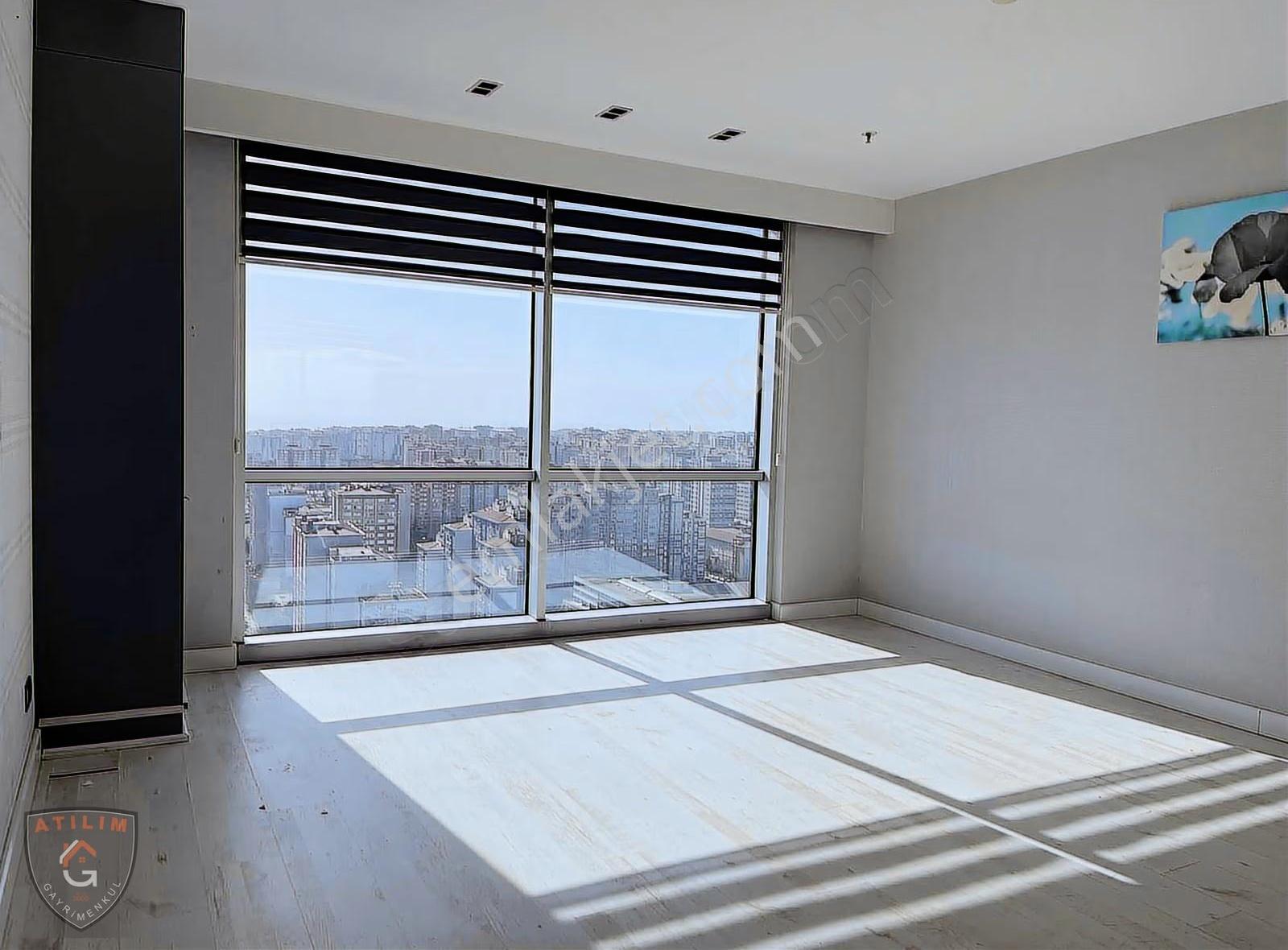 Skyport Residence'da Deniz Manzaralı Bakımlı Ofis